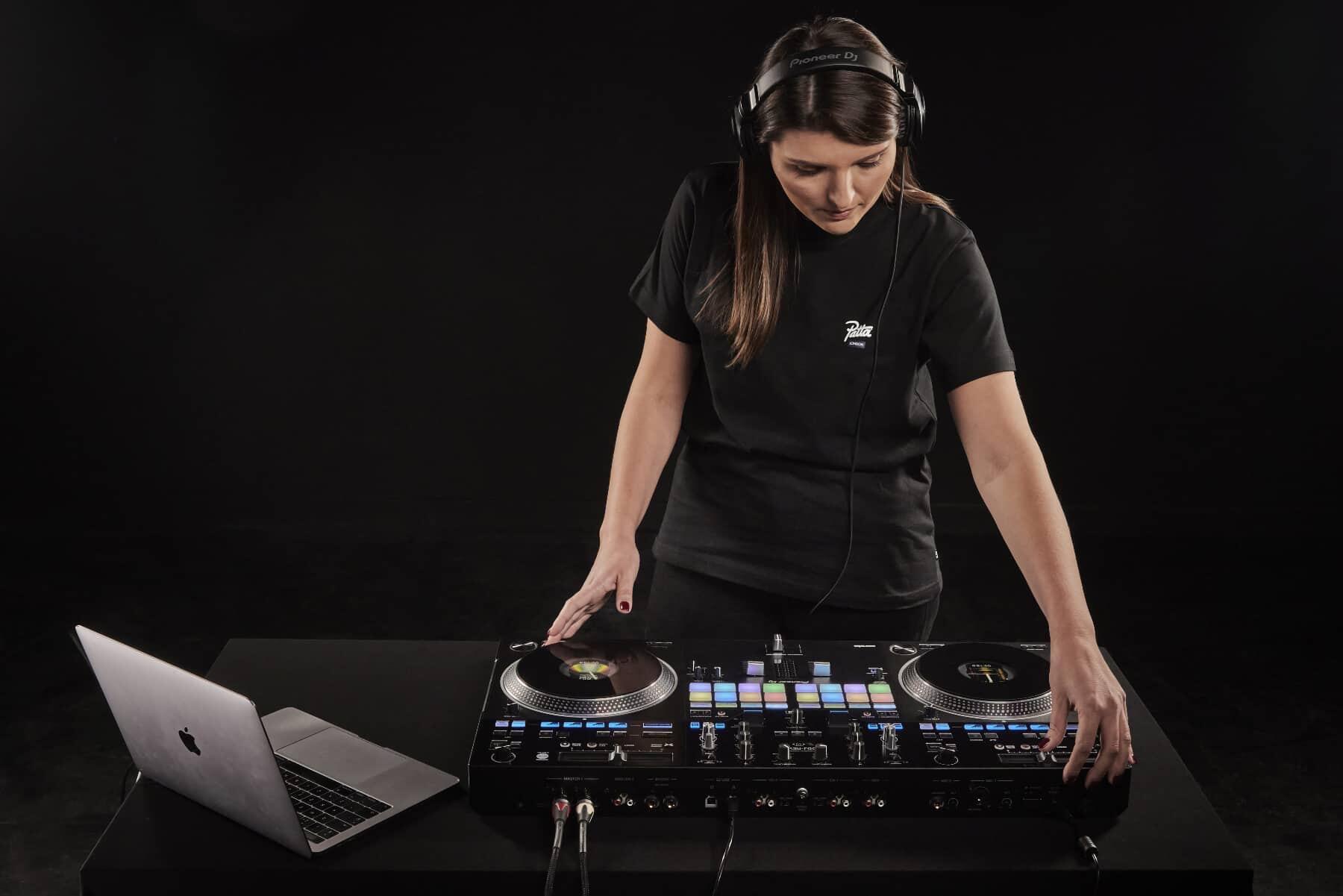 Pioneer DJ DDJ-REV7 Serato DJ Pro Controller lifestyle image 5