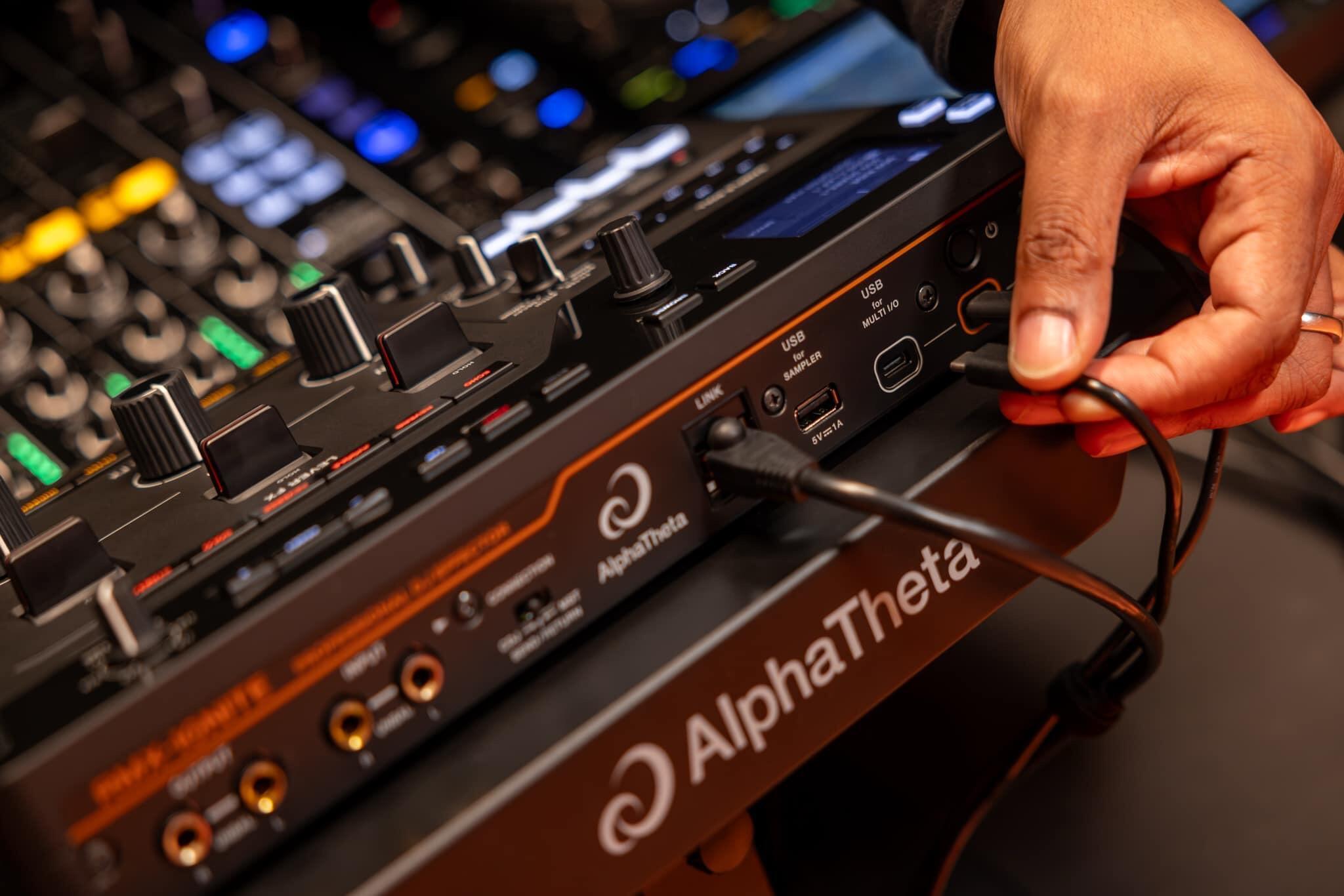 AlphaTheta RMX-IGNITE connections