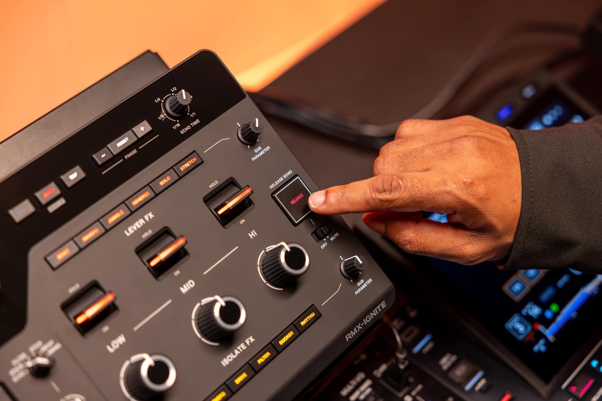 AlphaTheta RMX-IGNITE release button