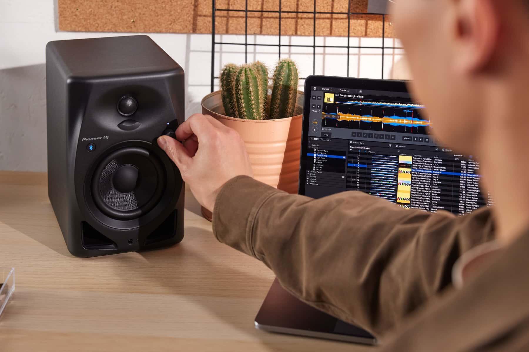 Pioneer DJ DM-40D-BT speakers lifestyle image 1