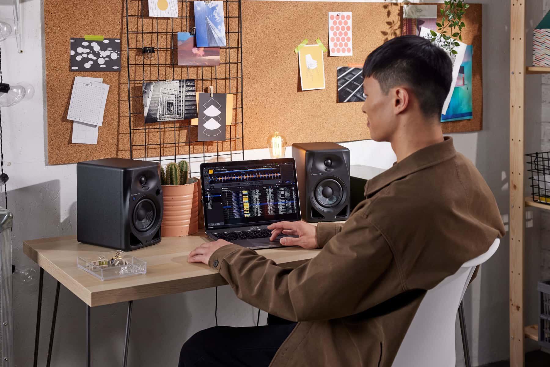 Pioneer DJ DM-40D-BT speakers lifestyle image 2