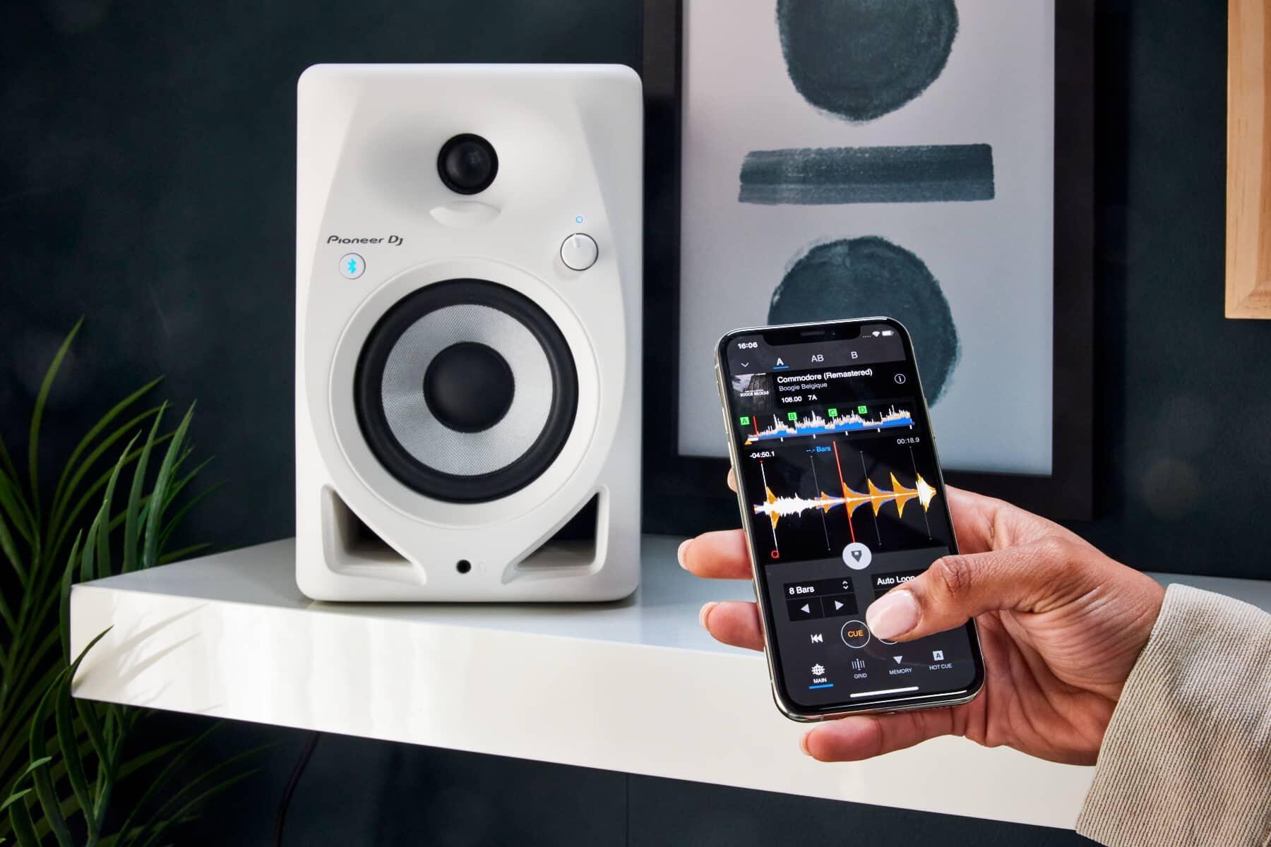 Pioneer DJ DM-40D-BT-W speakers lifestyle image 1