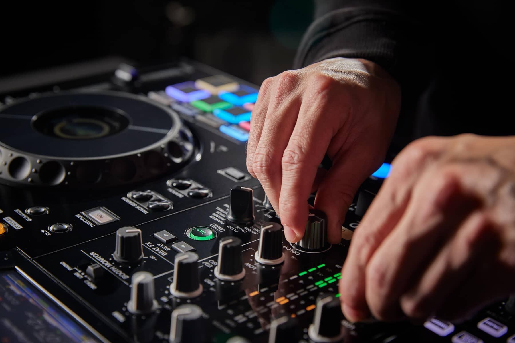 Pioneer DJ XDJ-RX3 lifestyle image 3
