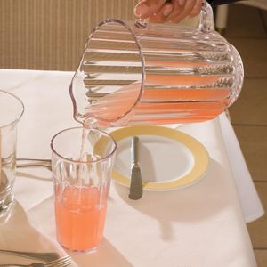 Cambro 0.95L Camwear® Polycarbonate Pitcher - 1