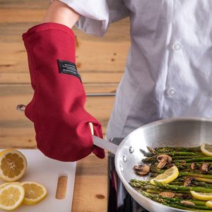 San Jamar 15 Conventional Cool-Touch Flame Mitt - 1