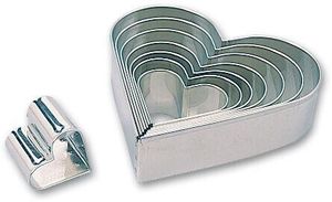 Box Of 8 Tin Cutters Hearts 4-14cm - 11954-01 - 1