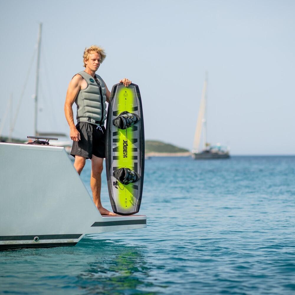 Jobe Vanity Wakeboard & Maze Bindings Package Action 1