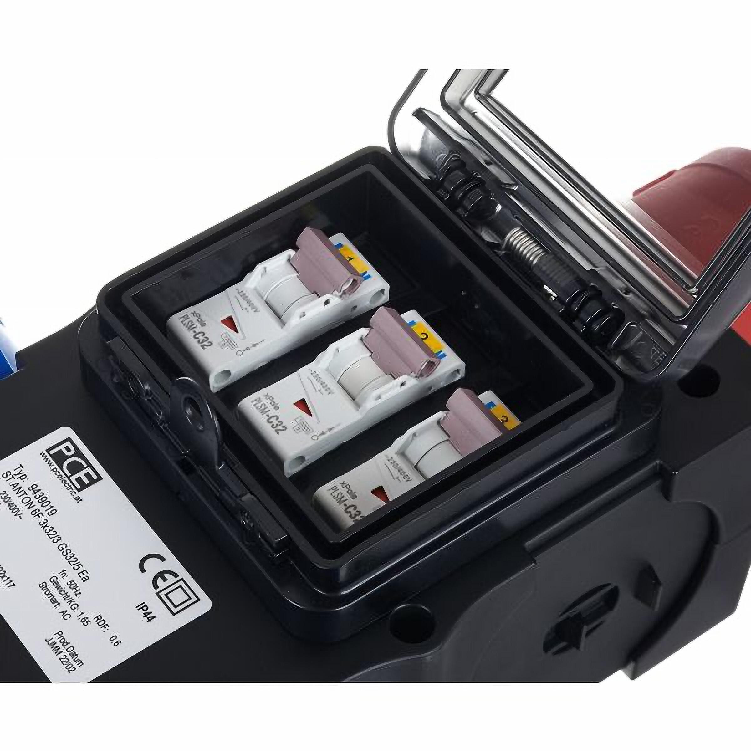 32A 400V > 3x 32A 230V - MCBs | St Anton Distribution 9439019