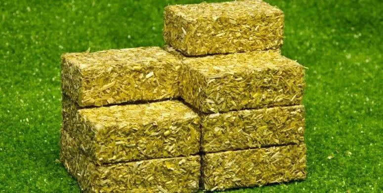 4 square toy hay bales shown stacked up in farm scene