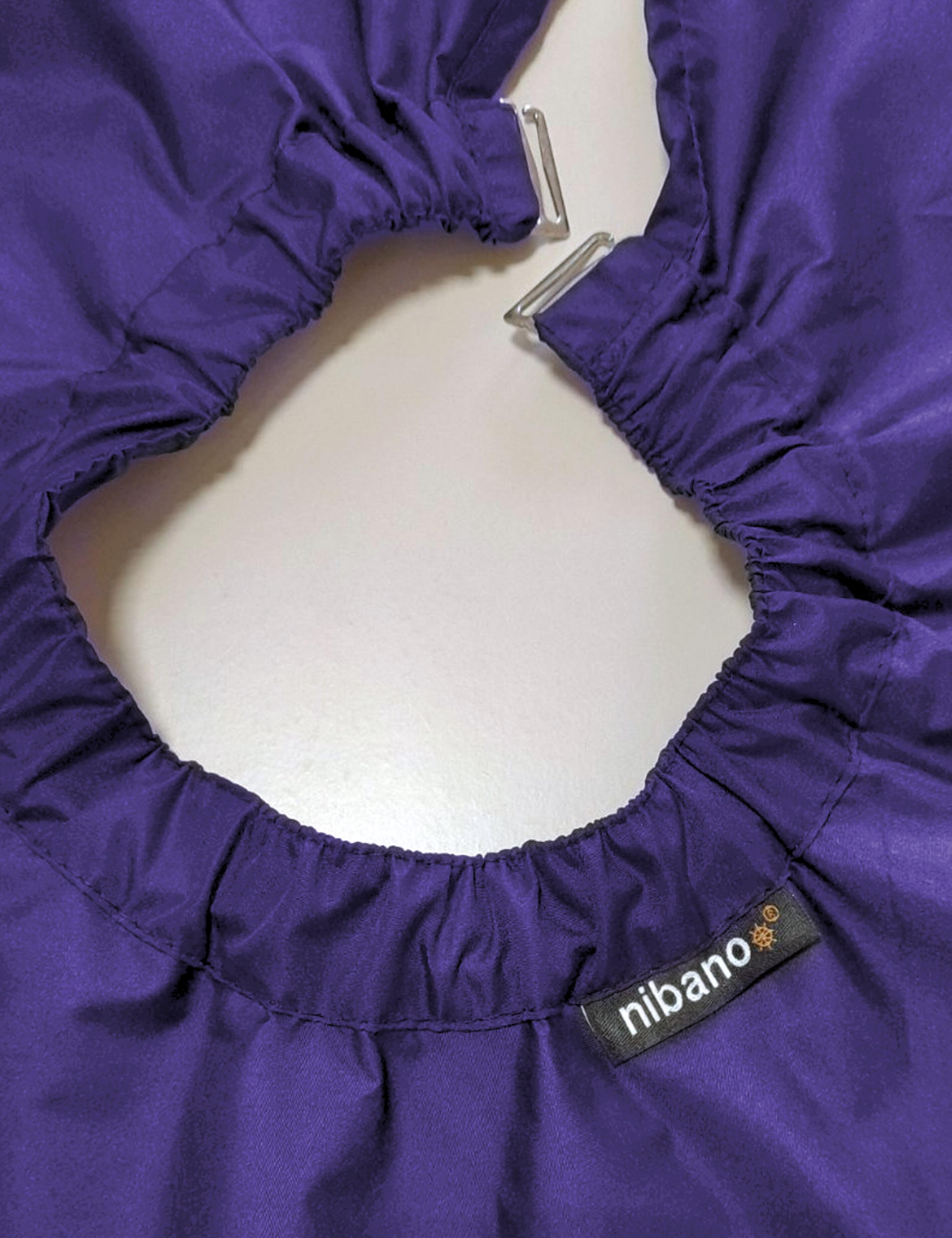 Professional purple barber gown equipped with adjustable neck clips for US shops.