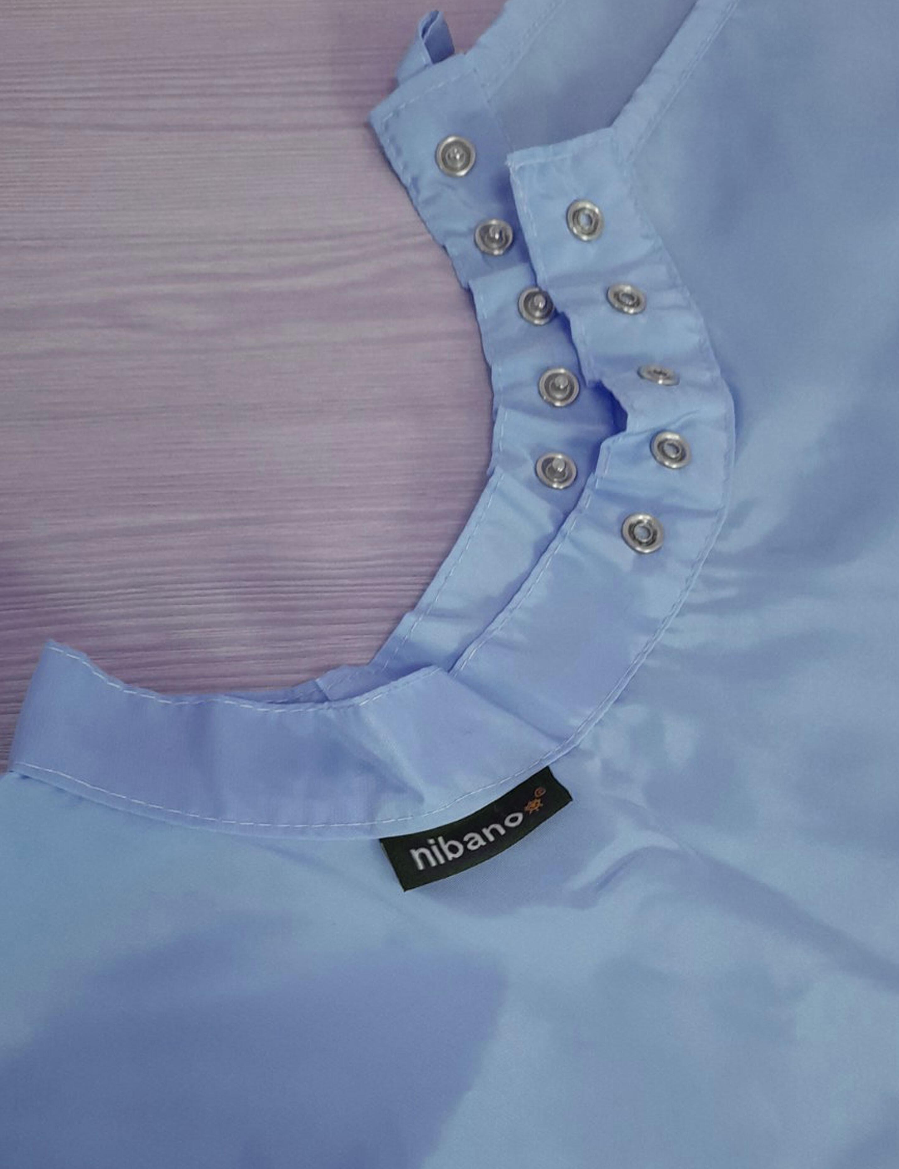 Light blue styling cape equipped with durable snap buttons