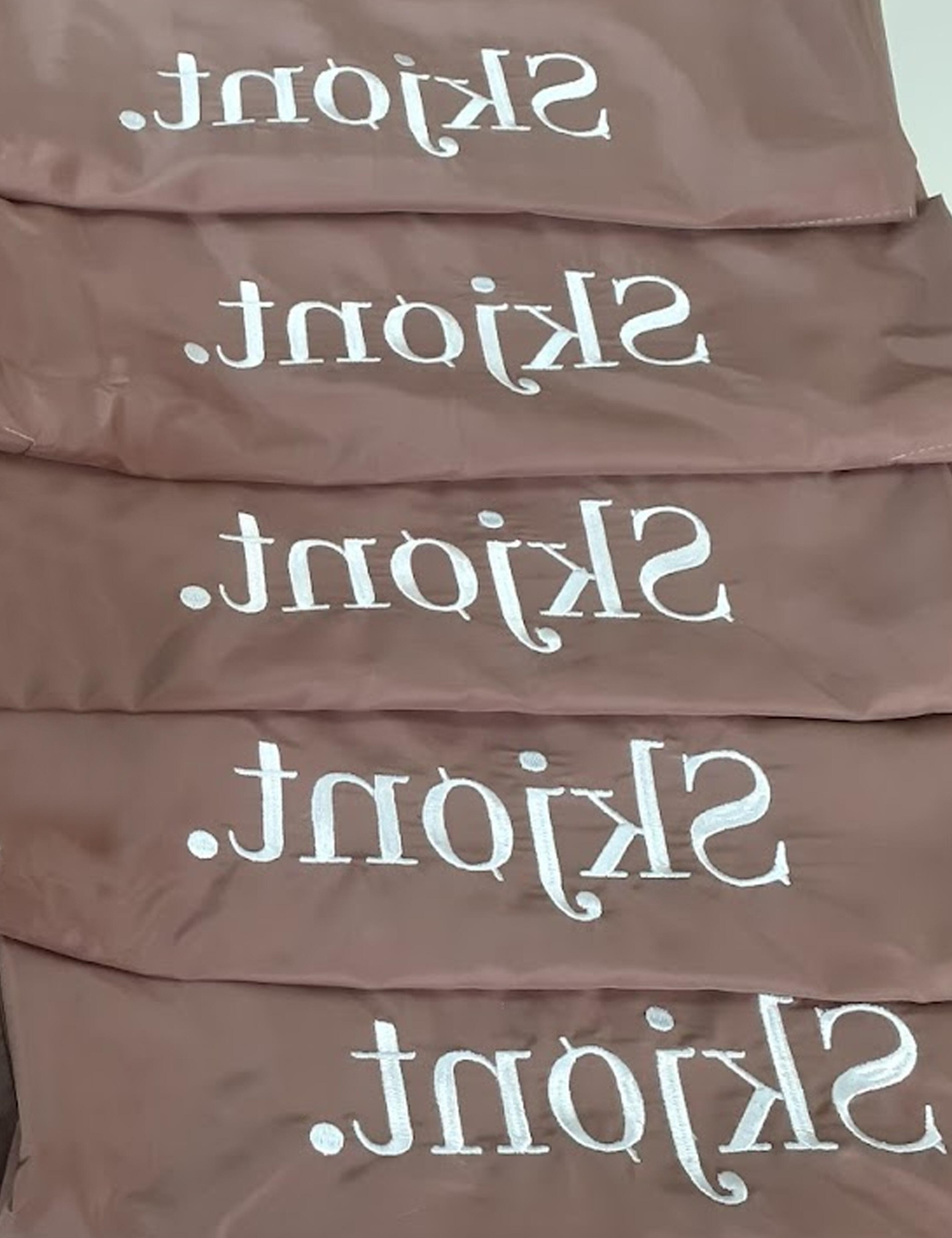 High-end coffee barber cape customized with elegant thread embroidery