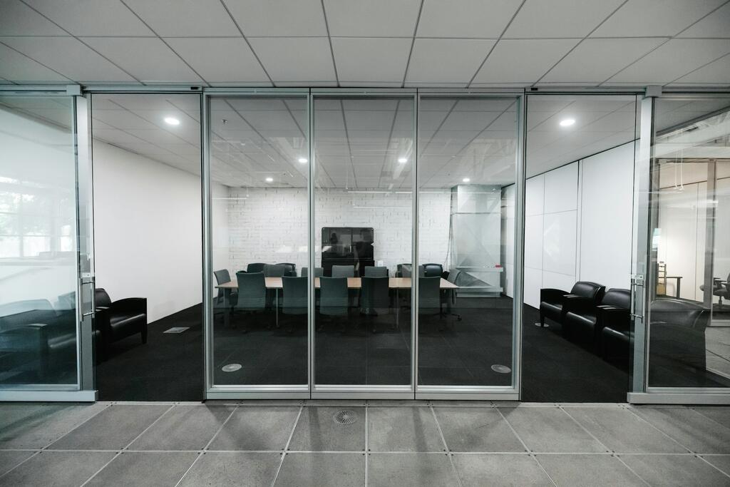 The transition to mobile access control: updating commercial door entry systems for hybrid workspaces