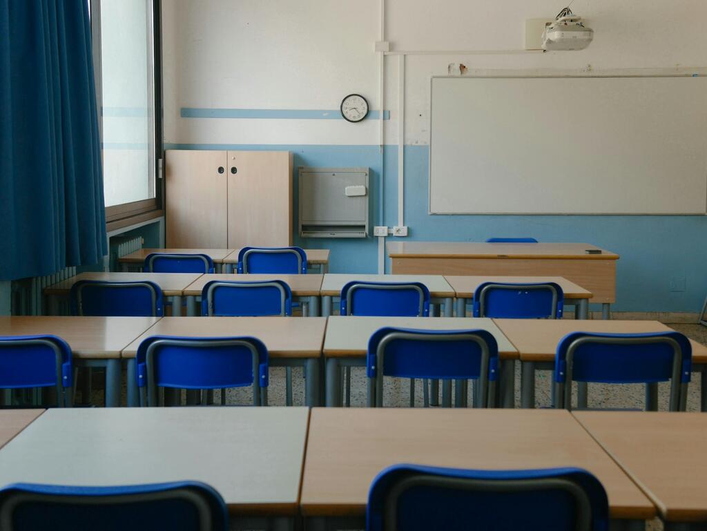 Securing vacant schools during the summer break: cost-effective upgrades using HD hybrid technology