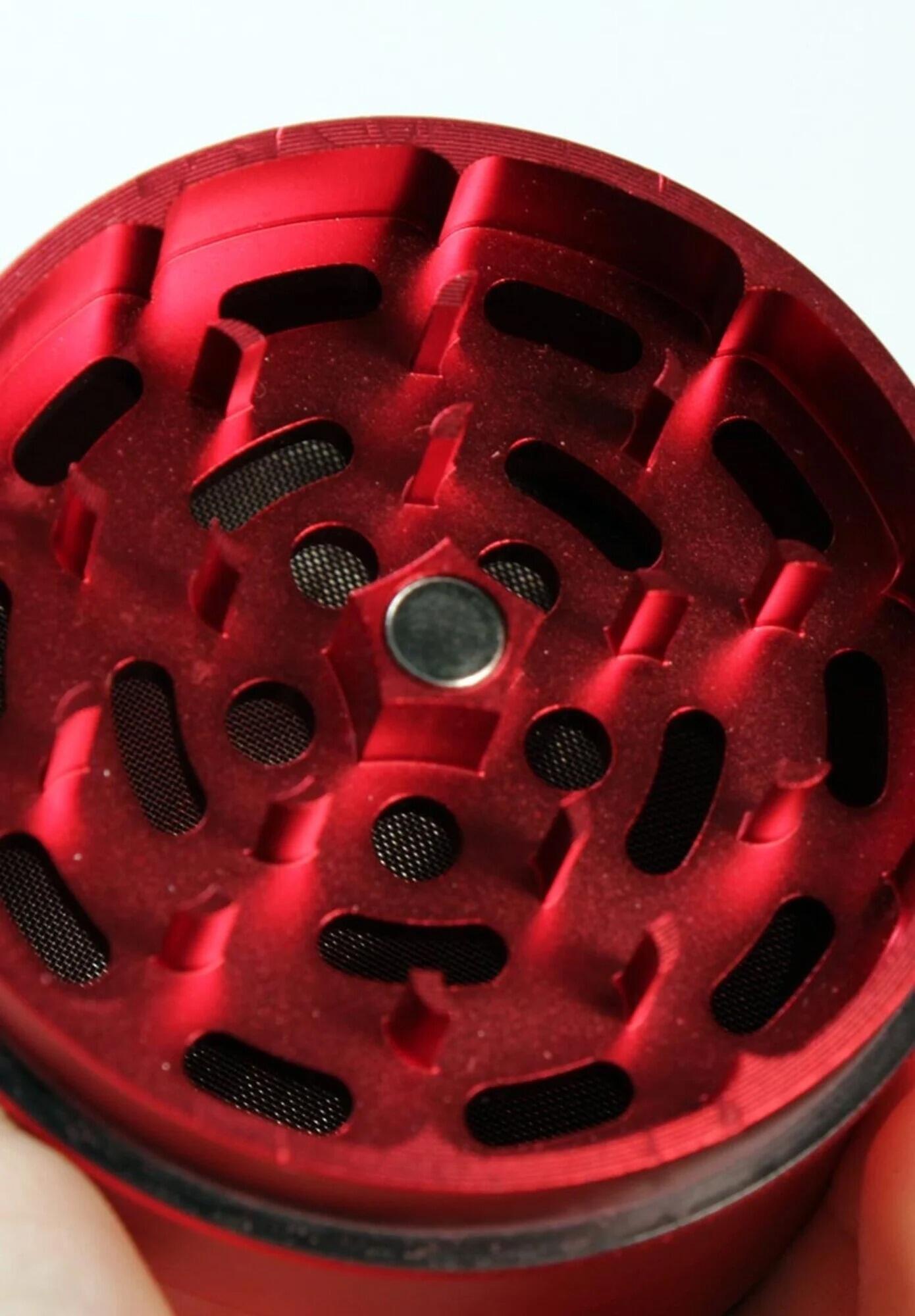 Close‑up of Solinder 62mm Herb Grinder Teeth – Sharp Precision Grinding