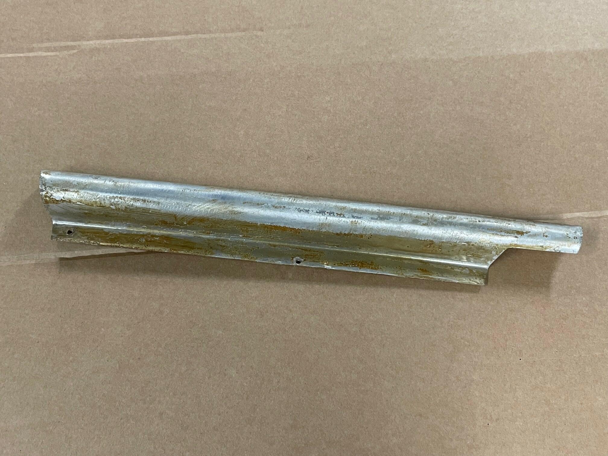 ORIGINAL E-TYPE WIRING HARNESS COVER ON L/H SCUTTLE BD20728 (B)