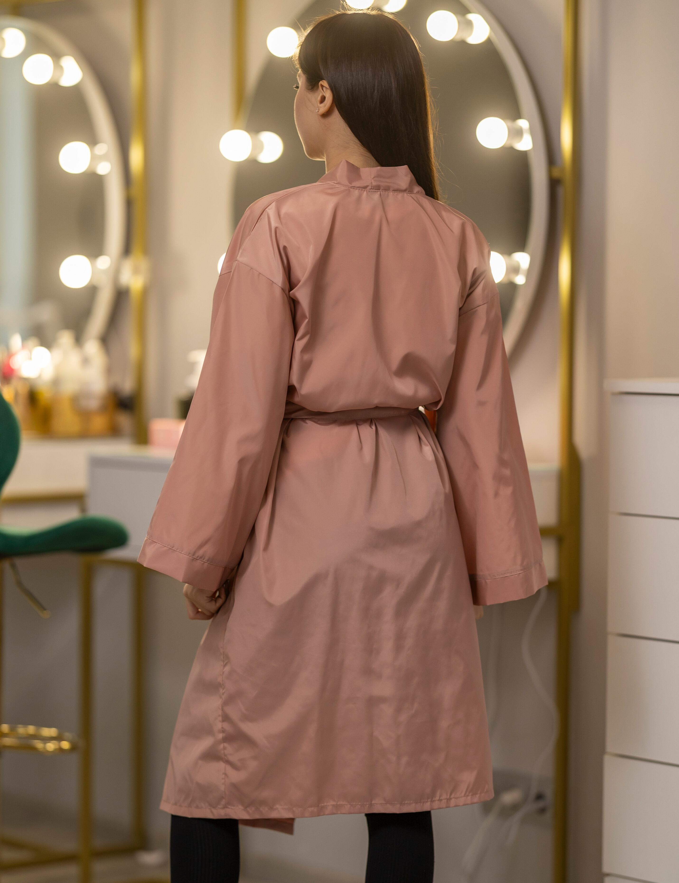 Plain powder client robe in a comfortable kimono style