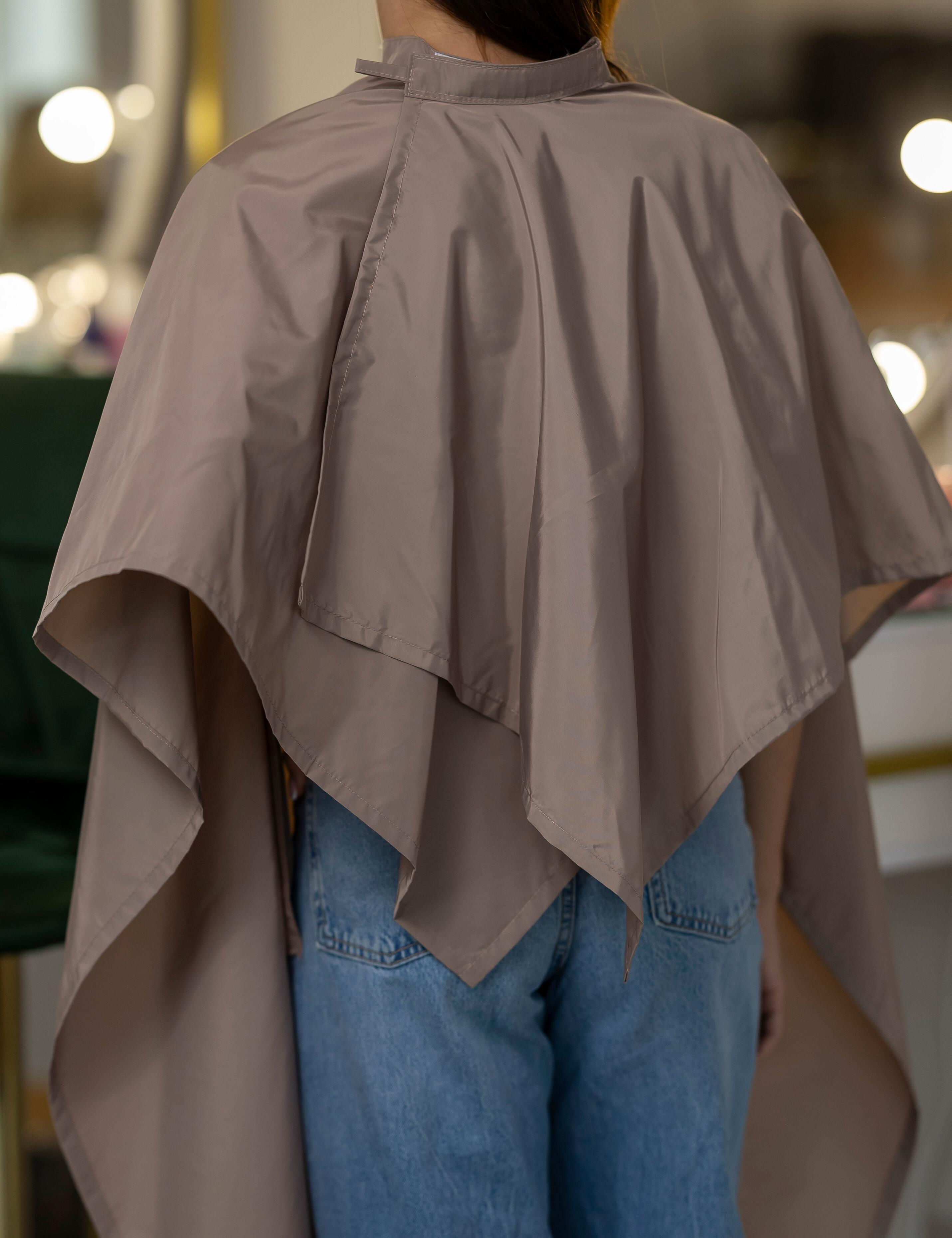 Gown for hairdressers with hand slits Latte Nibano
