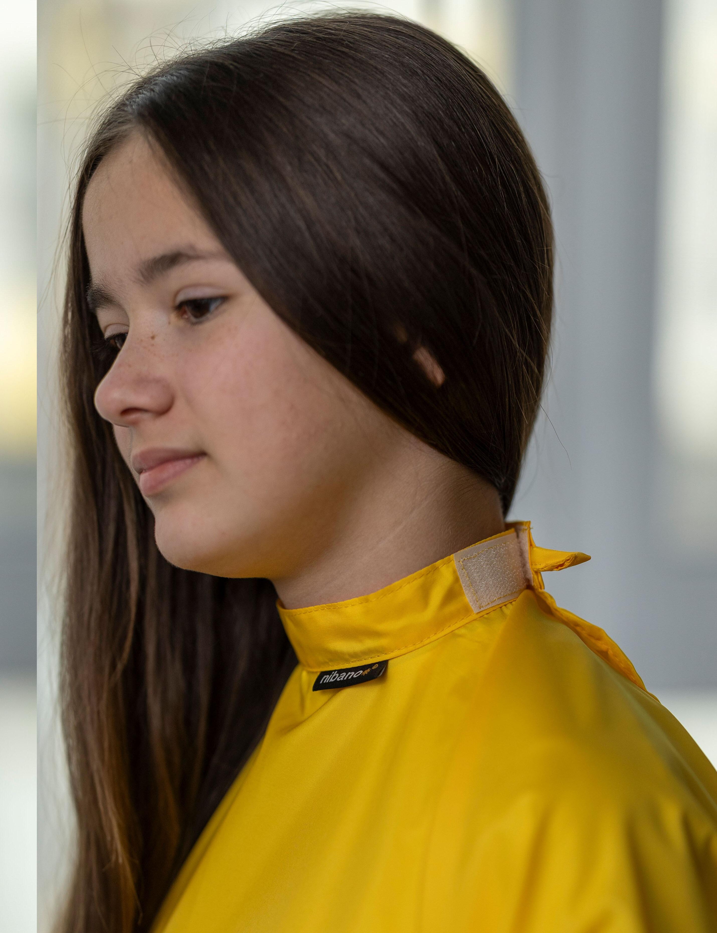 Children’s salon cape in Yellow for haircuts