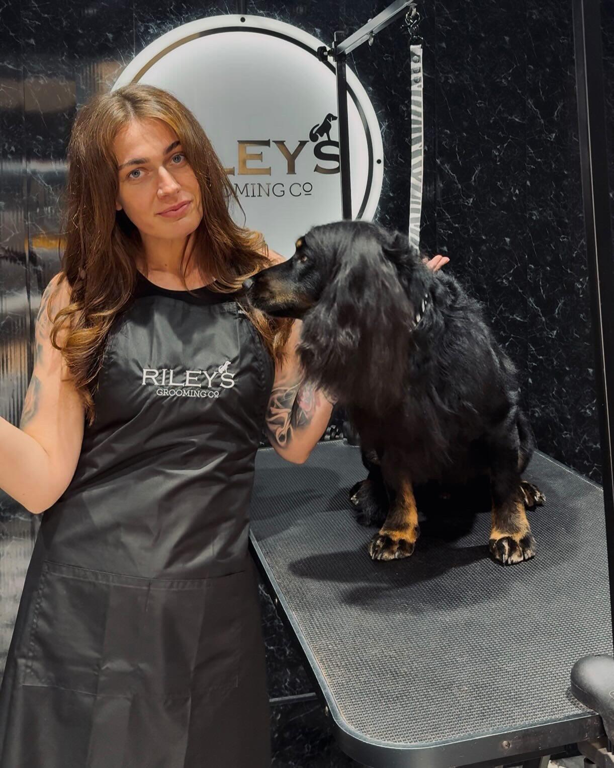 Black waterproof grooming apron with custom embroidery