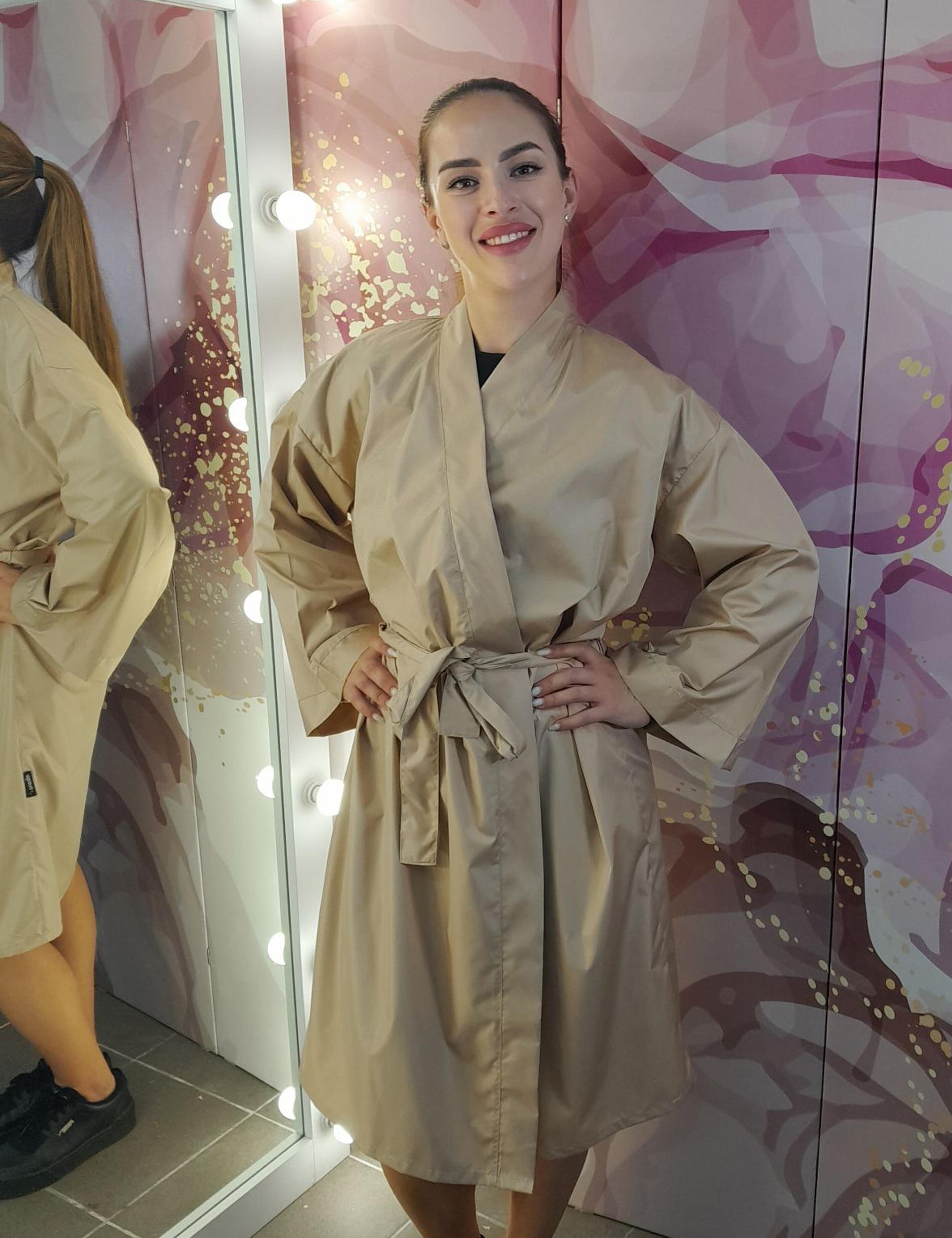 Bleach resistant kimono gowns for hairdressers cappuccino