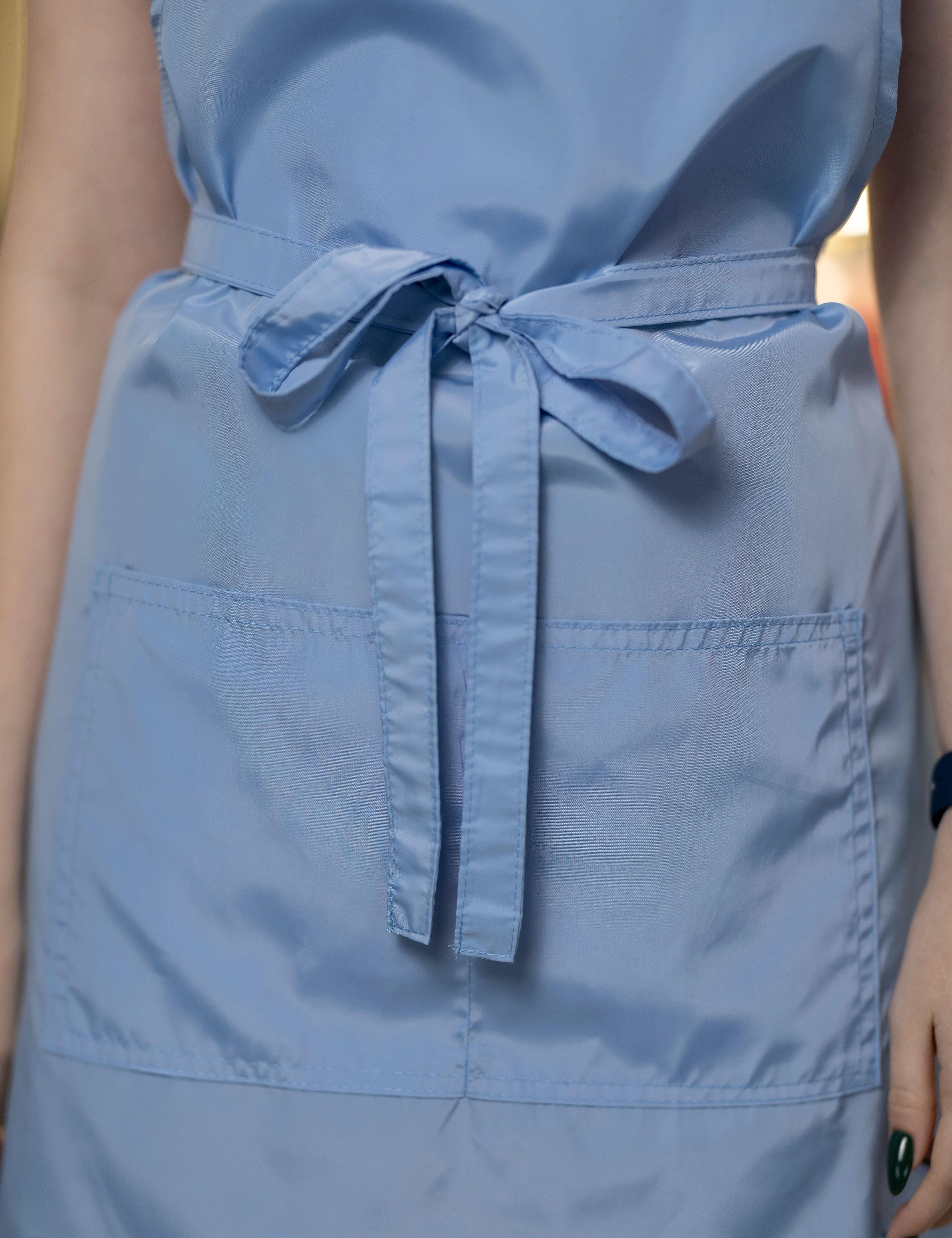 Durable light blue stylist apron waterproof with pockets
