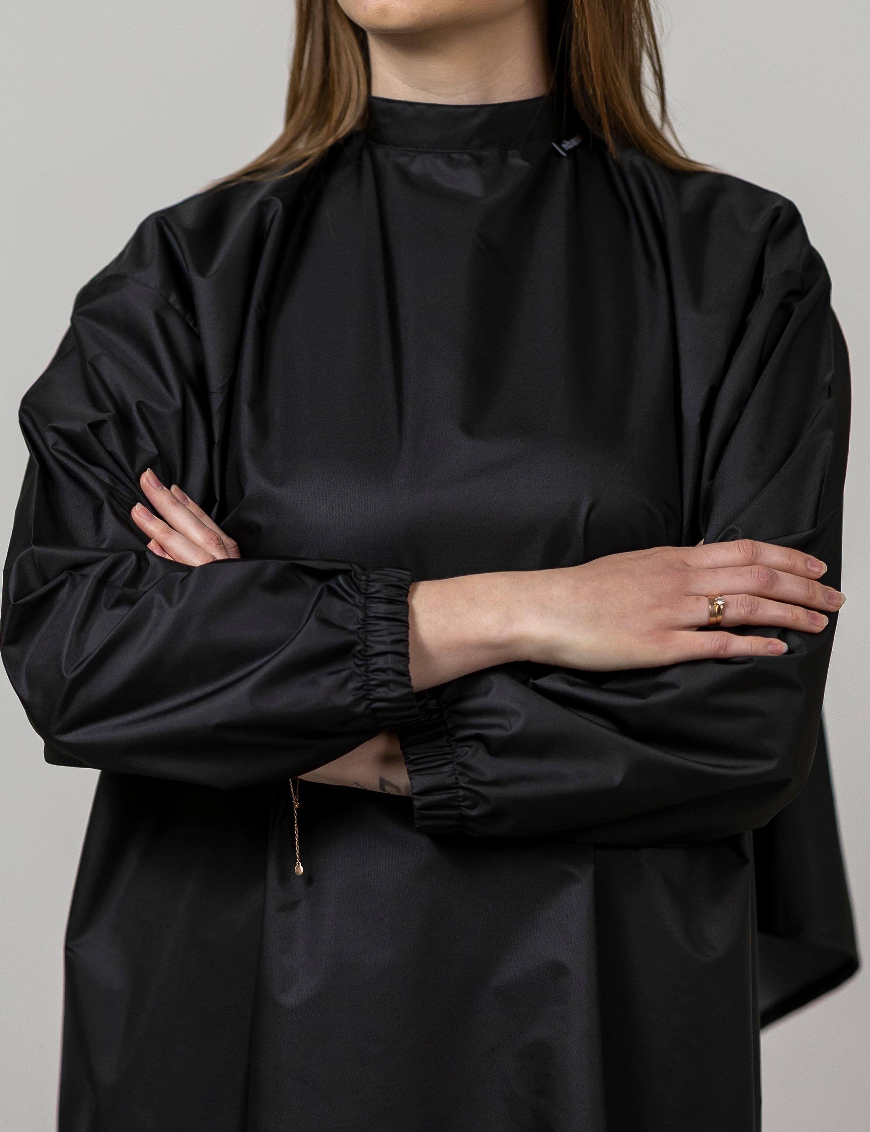 Protective black hairdressing cape with sleeves for salon use