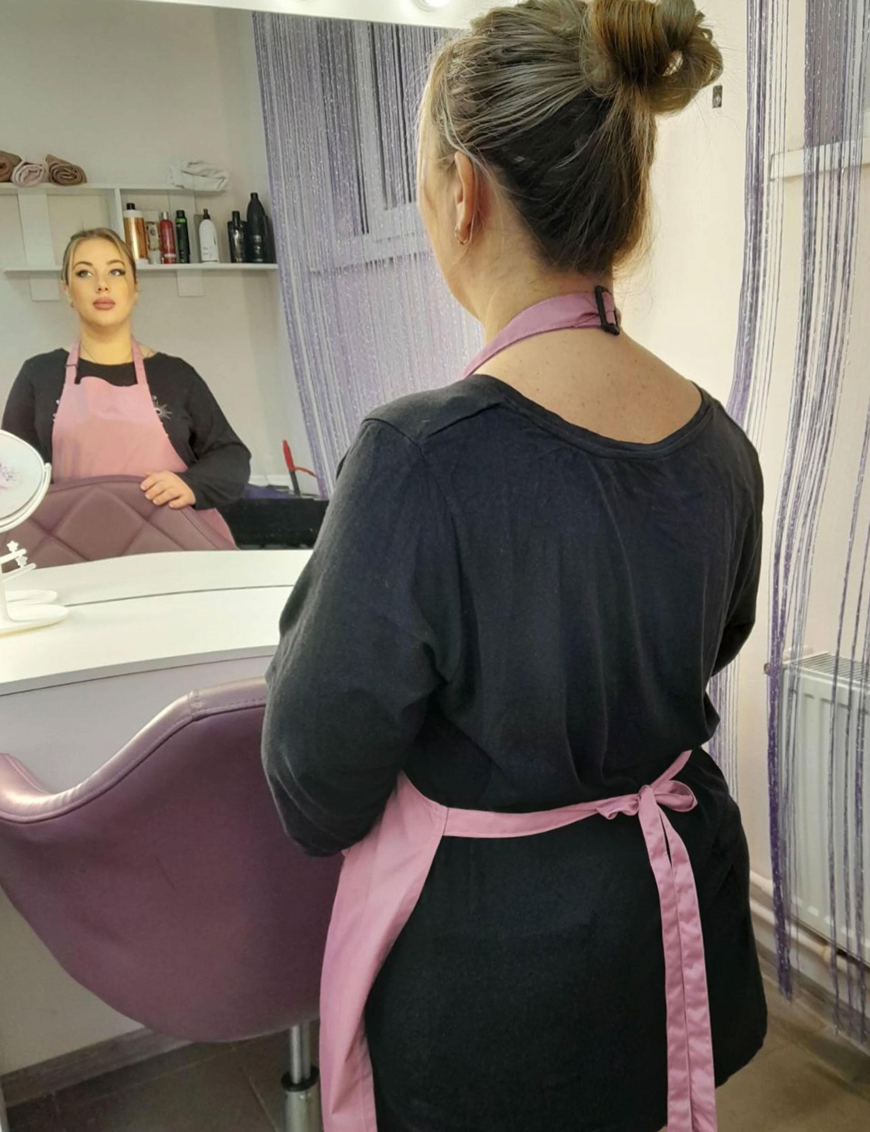 Hairdresser’s waterproof apron rose gold