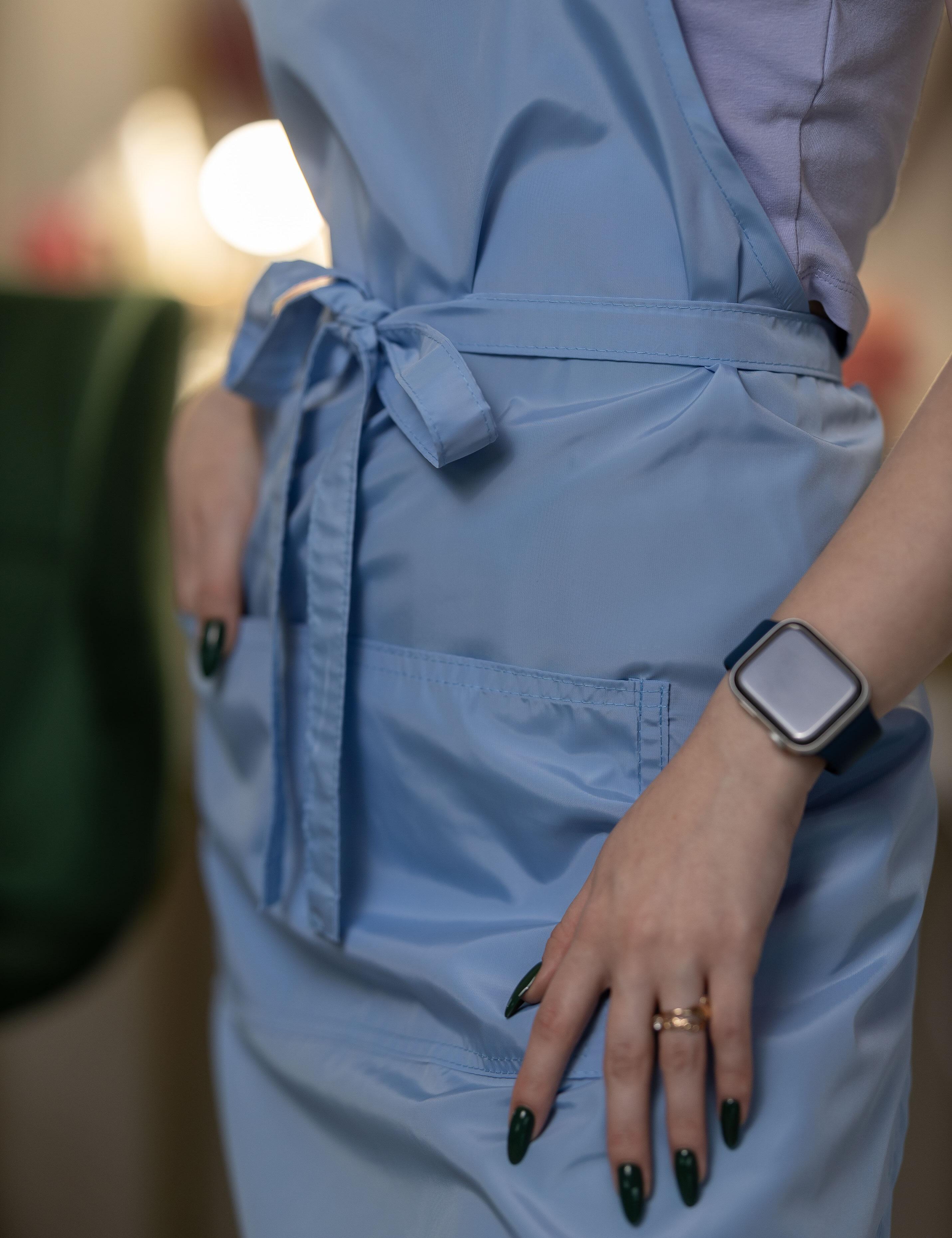 Hairdresser’s waterproof apron light blue