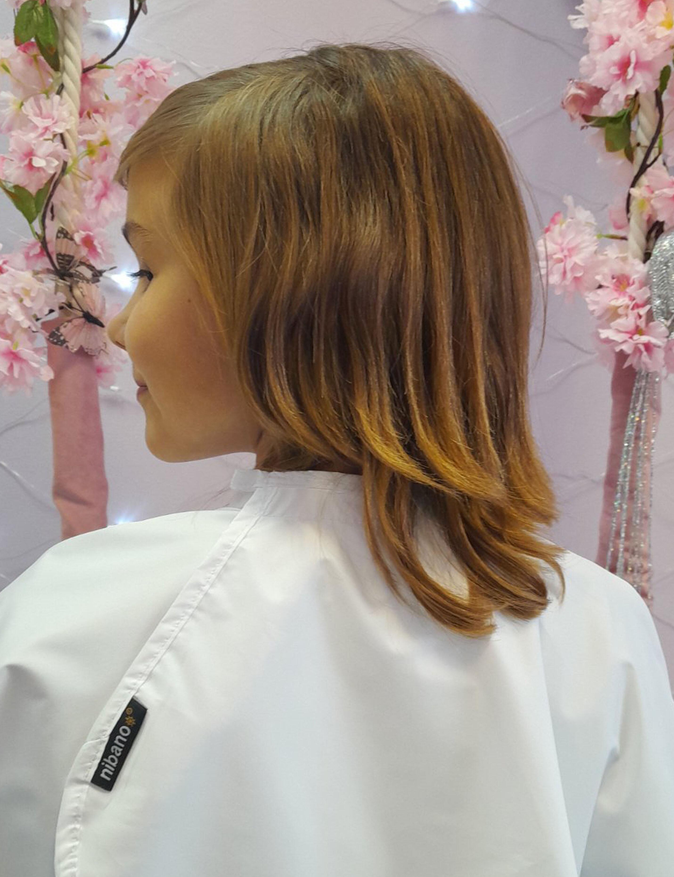 Children’s salon cape in White for haircuts