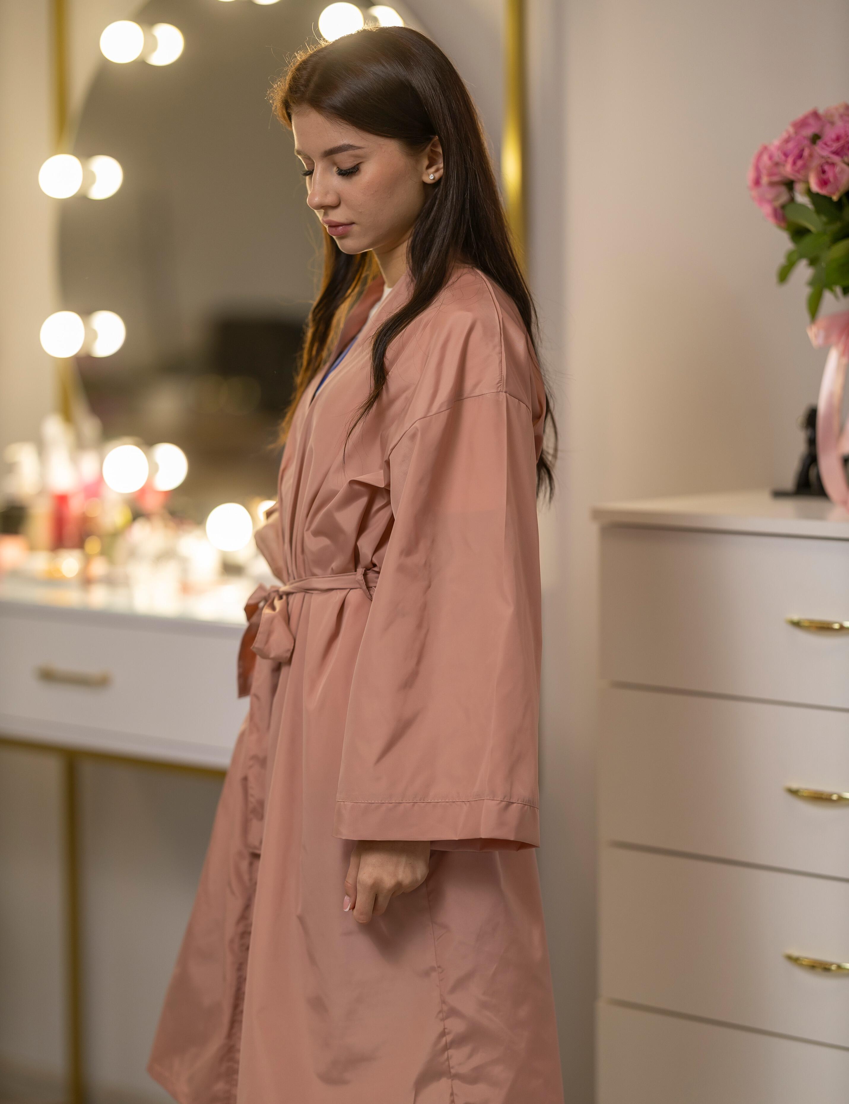 Embroidered powder hairdressing gown for professional hair stylists