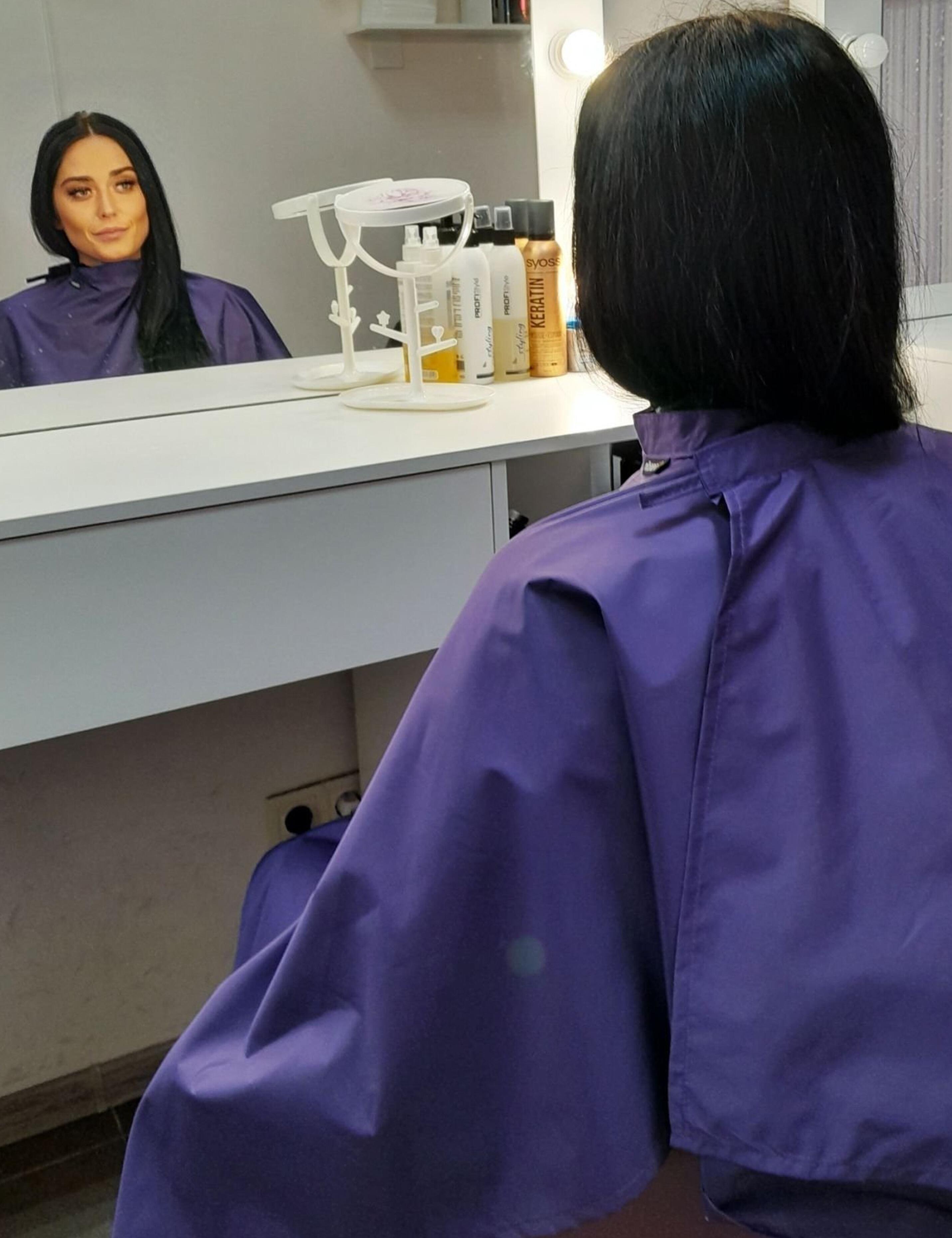 Hair salon gown with hand slits purple for hairdressers