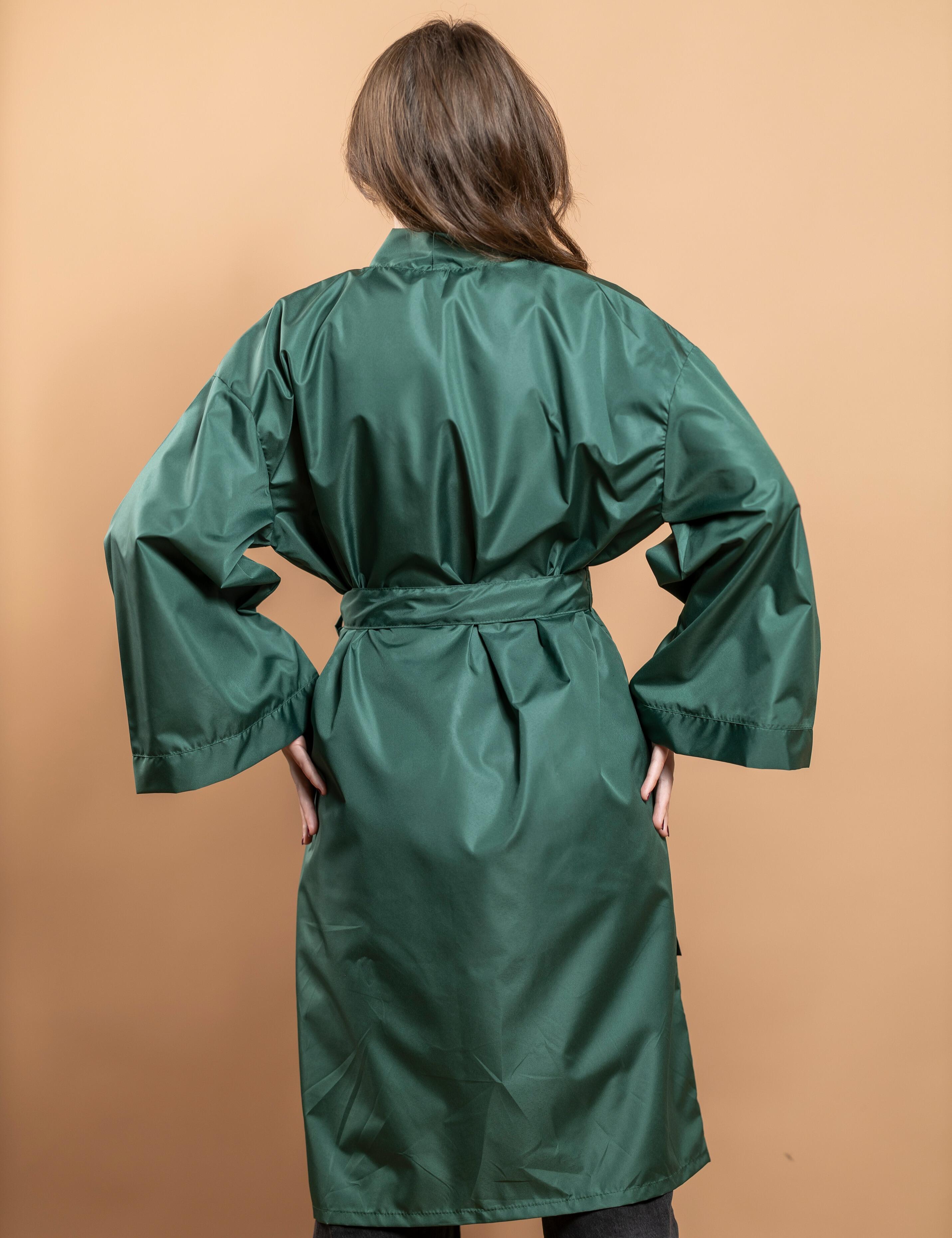 Embroidered bottle green hairdressing gown for professional hair stylists
