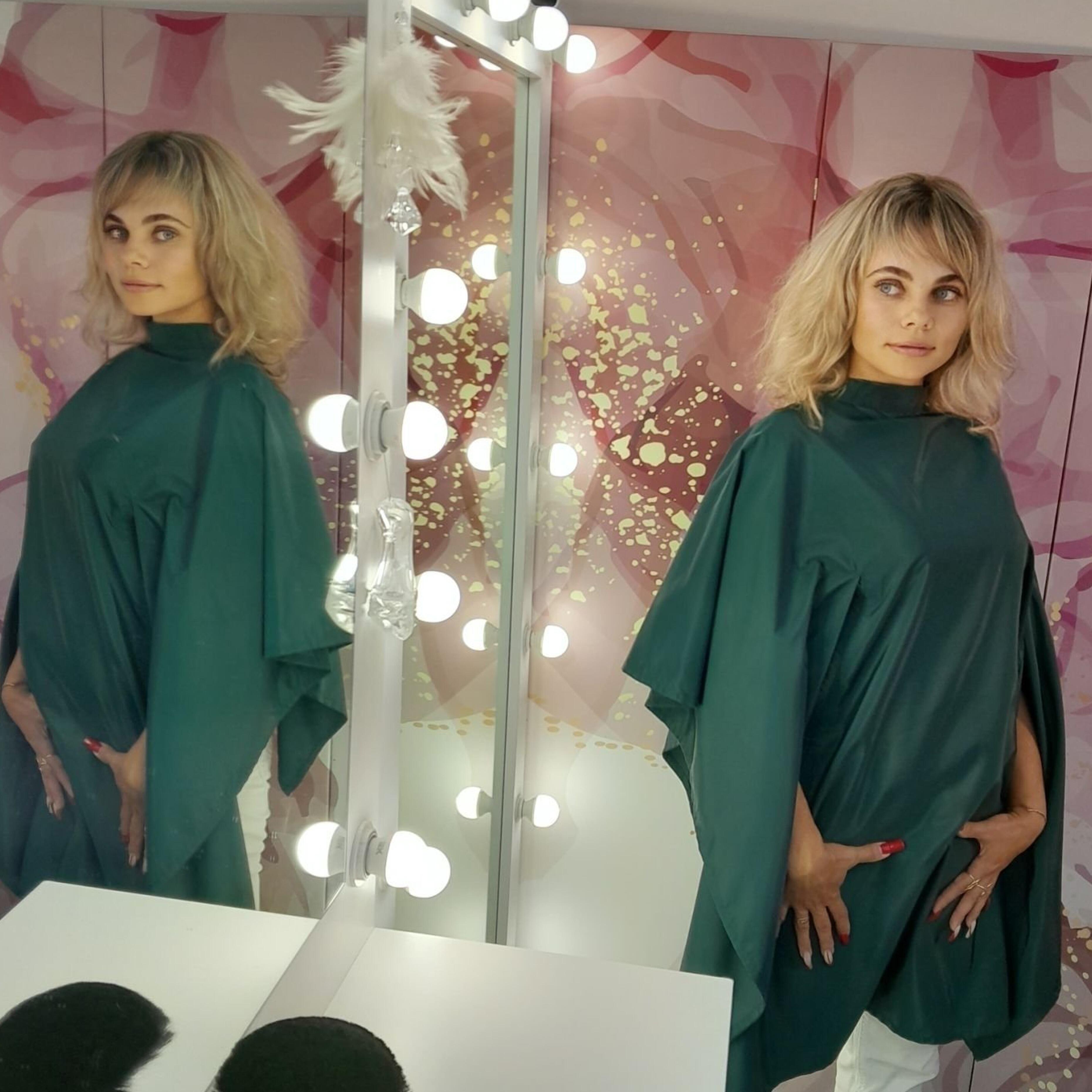 Custom hairdressing gowns with hand slits Bottle Green
