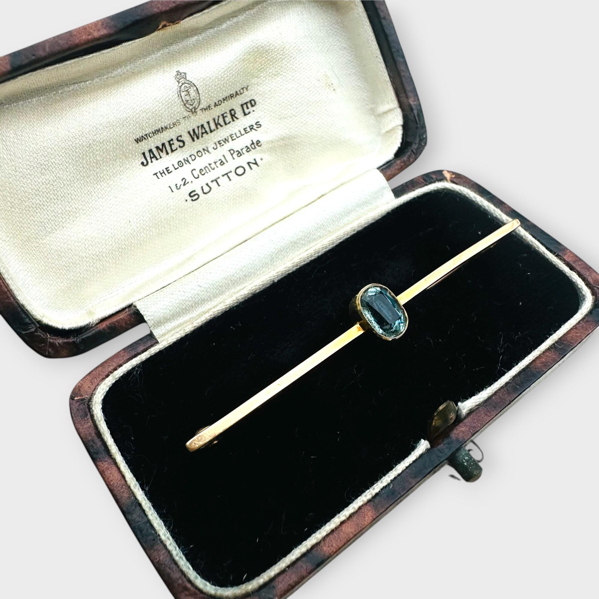 elegant Edwardian aquamarine bar brooch features a stunning 7x5mm oval aquamarine, mounted securely in a classic collet setting in antique box.