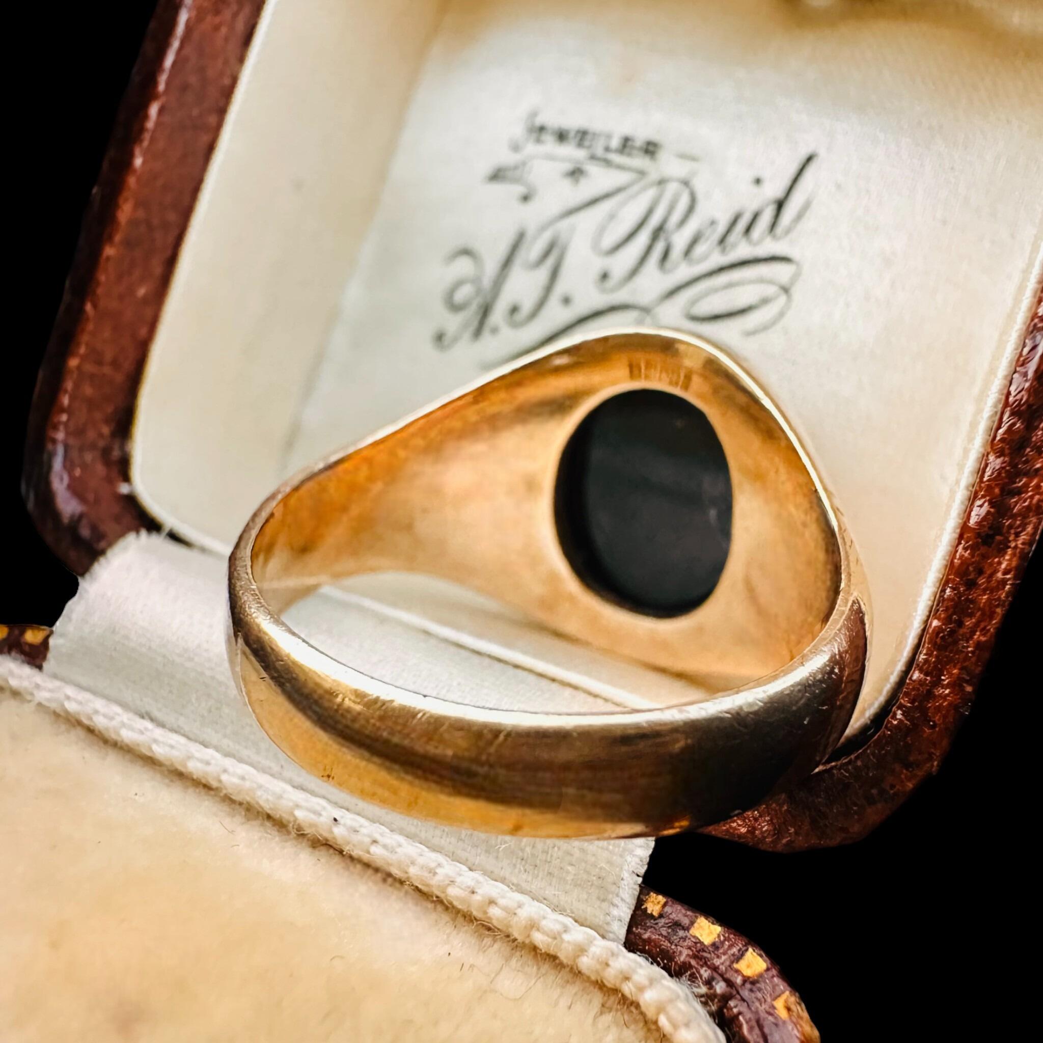 Vintage, 9ct, 9k, 375 Gold Black Onyx signet ring, dated 1965,dated 1965, displayed in antique box.