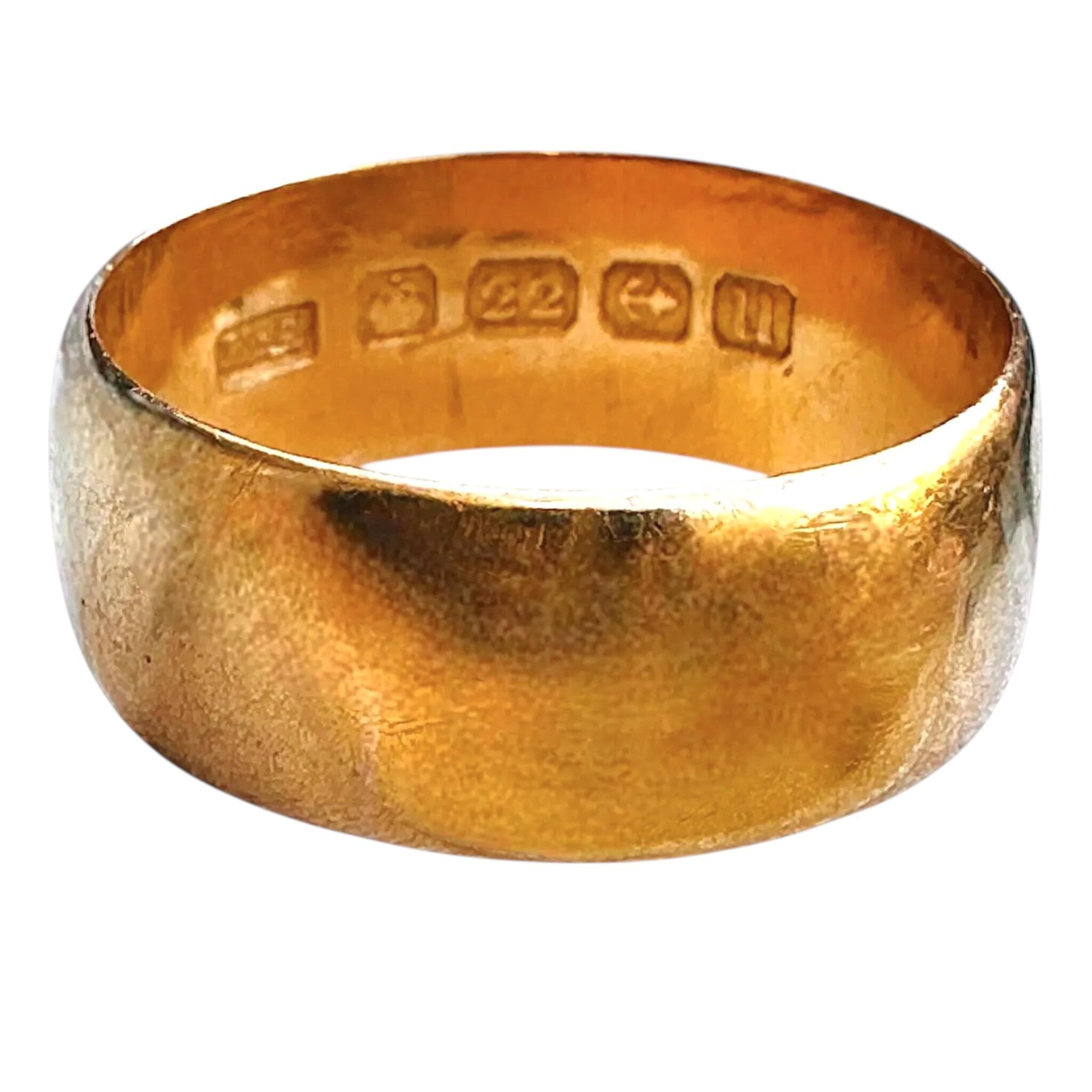 Vintage Solid 22ct Gold Wedding Ring, displayed with white background.