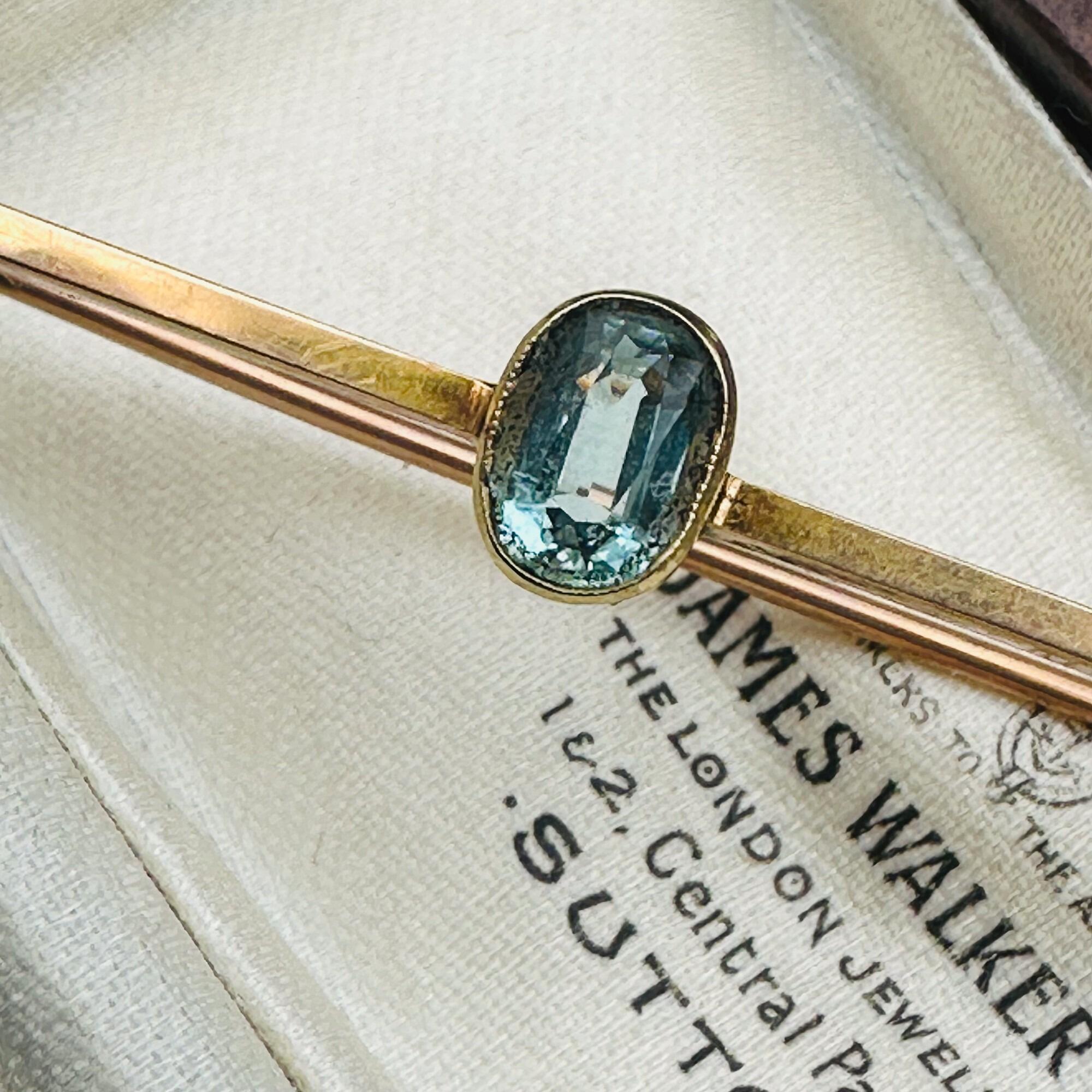 elegant Edwardian aquamarine bar brooch features a stunning 7x5mm oval aquamarine, mounted securely in a classic collet setting in antique box.