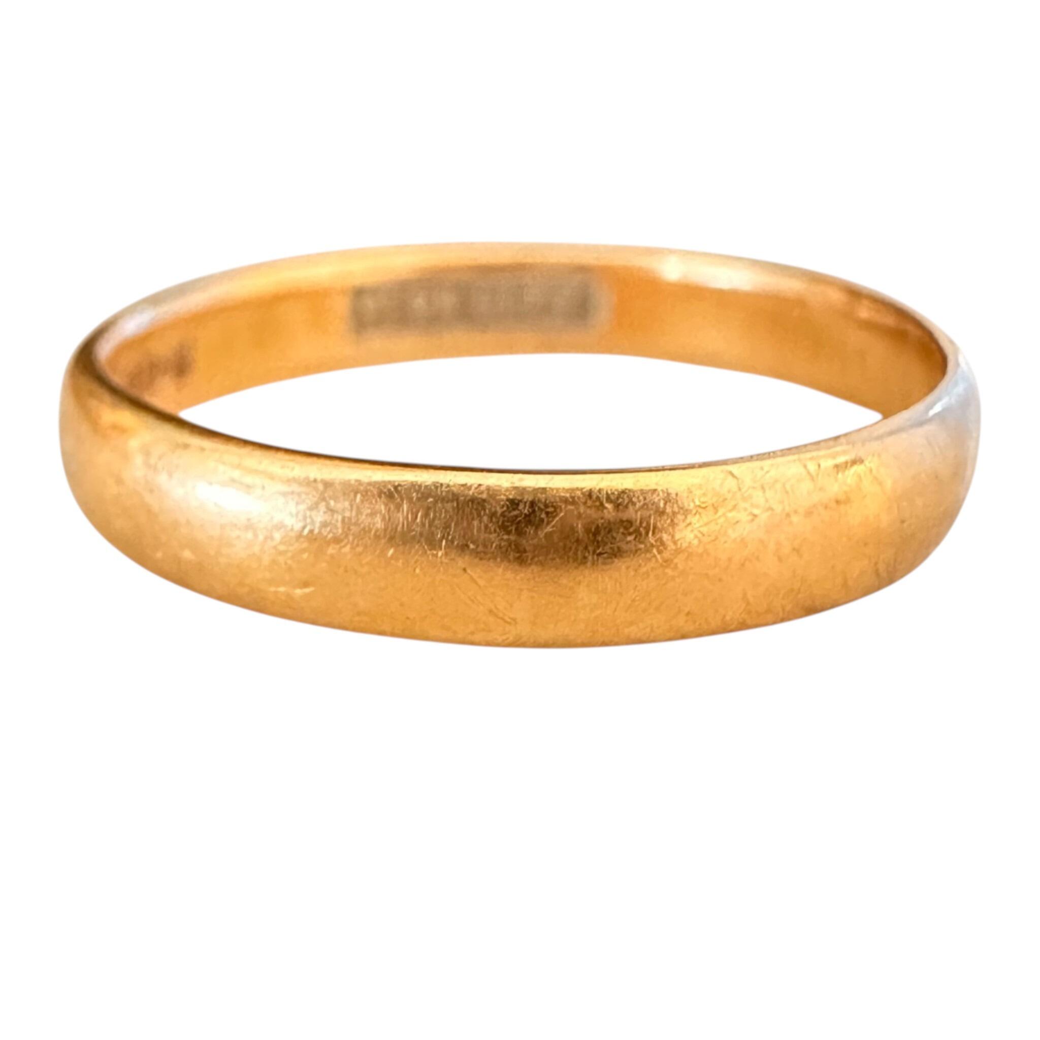 Vintage 18ct Gold Fidelity Ring with English Hallmarked Chester 1958 displayed with white background