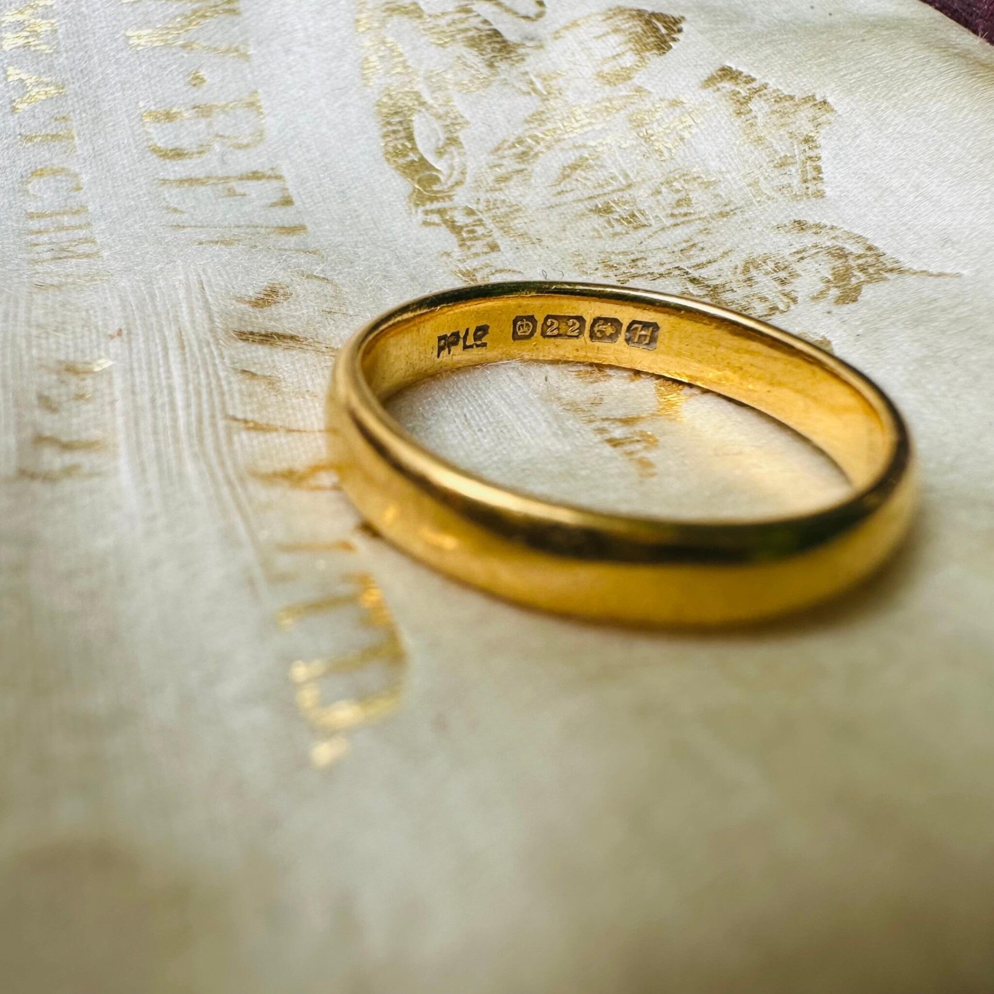 Vintage 22k Gold Wedding Band Ring displayed on antique box