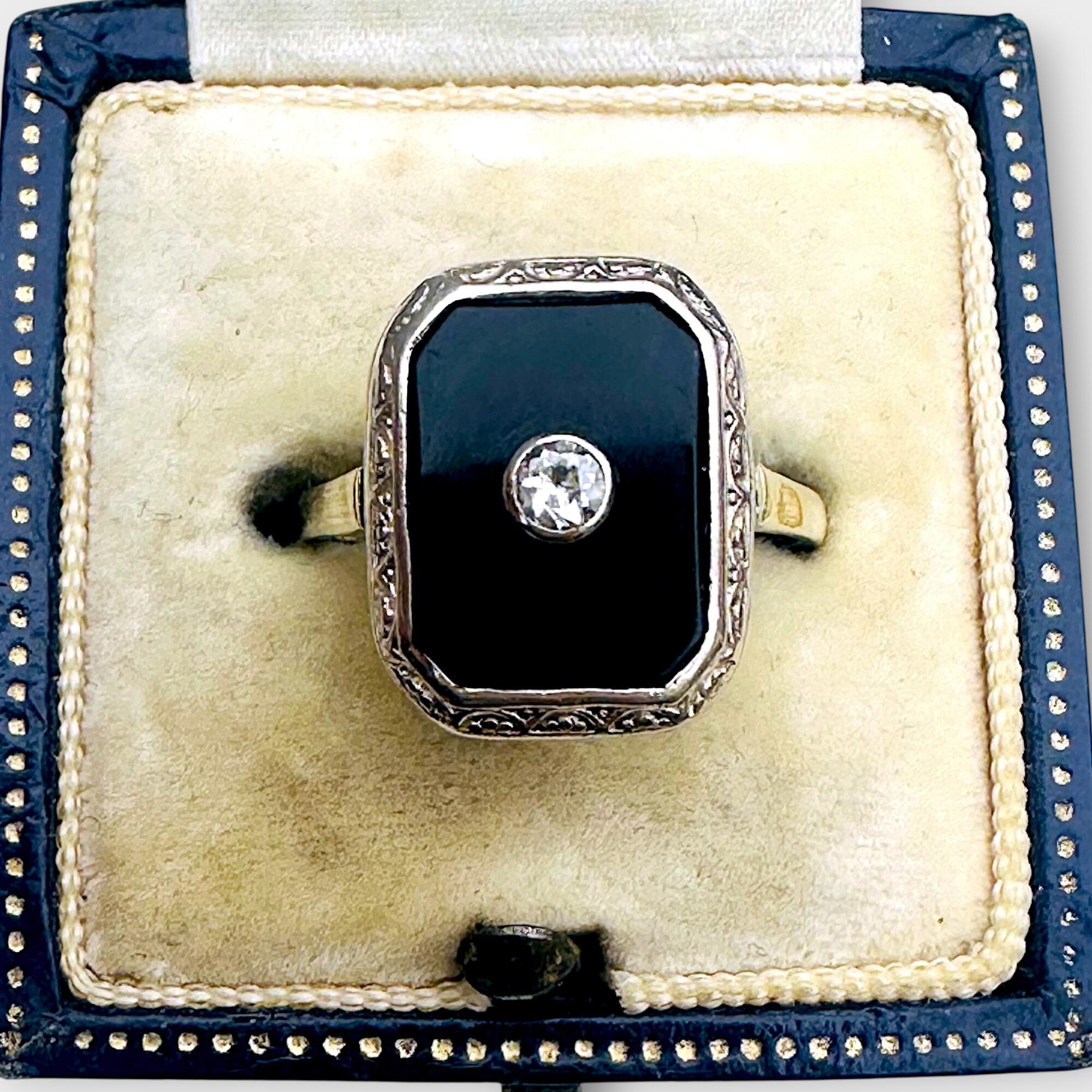 Art Deco 14k Gold Onyx Diamond Ring – 1930s Vintage Jewelry, top view.