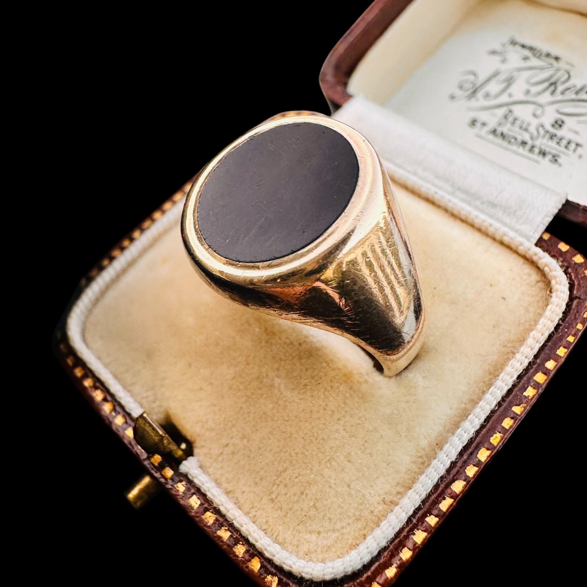Vintage, 9ct, 9k, 375 Gold Black Onyx signet ring, dated 1965,dated 1965, displayed in antique box.