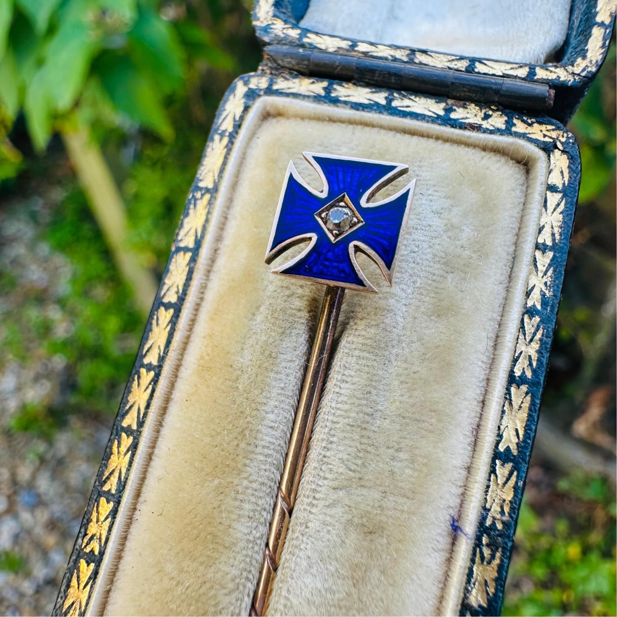 Antique Victorian Gold Maltese Cross Stick Pin & Original Box in garden