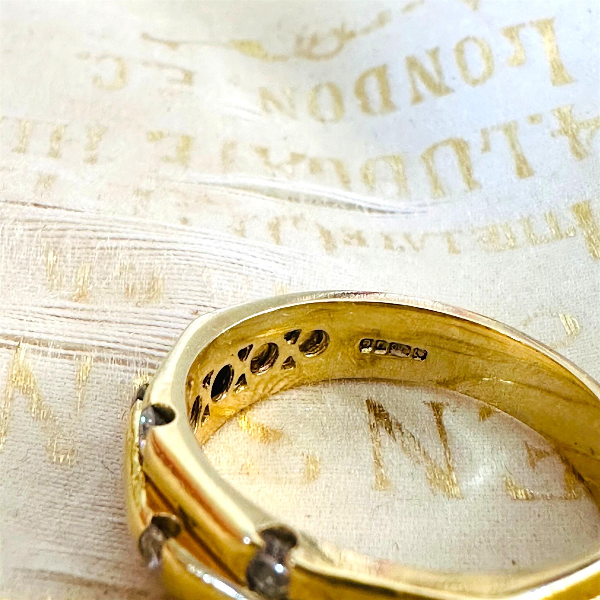 close up of hallmarks on Vintage 18k Gold Diamond 0.35ct's Bamboo Ring