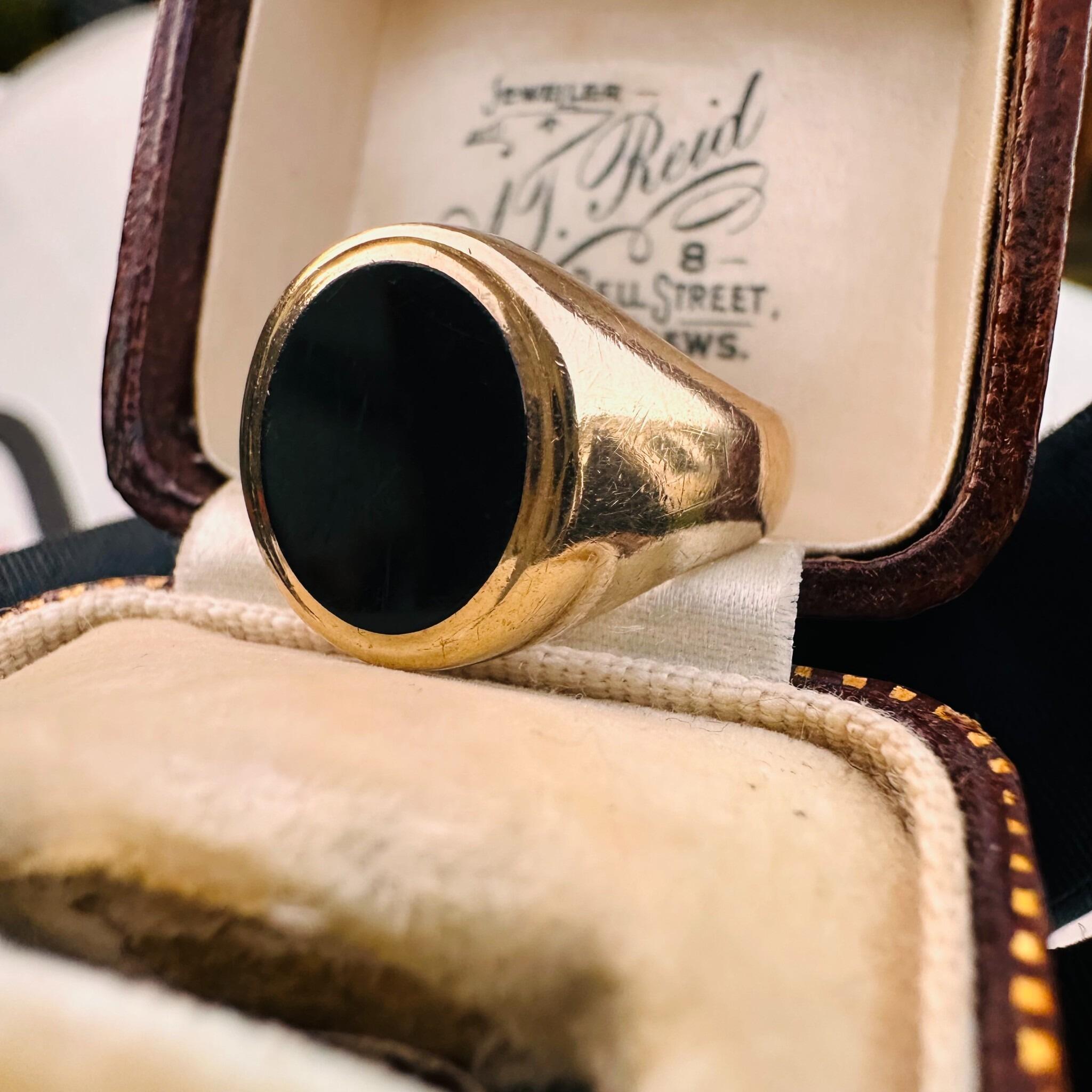 Vintage, 9ct, 9k, 375 Gold Black Onyx signet ring, dated 1965,dated 1965, displayed in antique box.,
