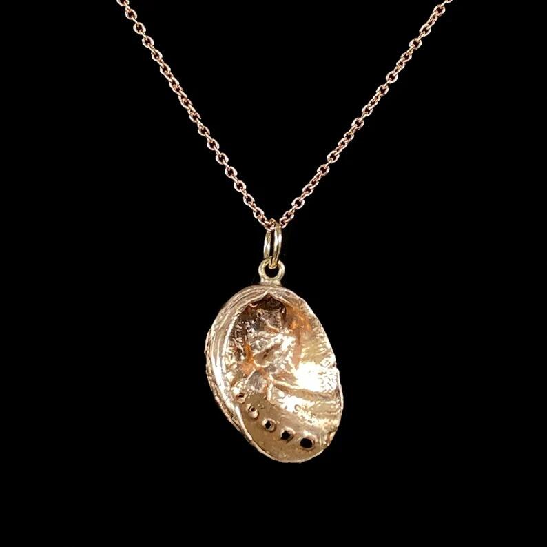 rear view of Vintage 9ct Rose Gold Ormer Shell Pendant | Double Sided Sea Snail Charm