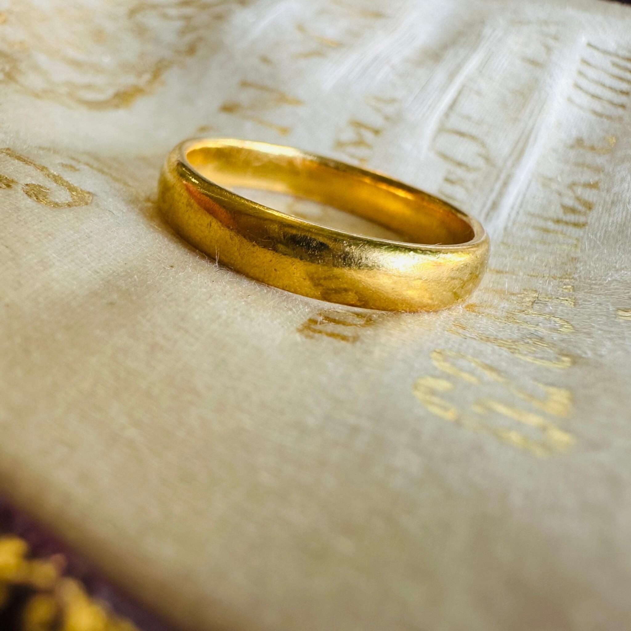 Vintage 22k Gold Wedding Band Ring displayed on antique box