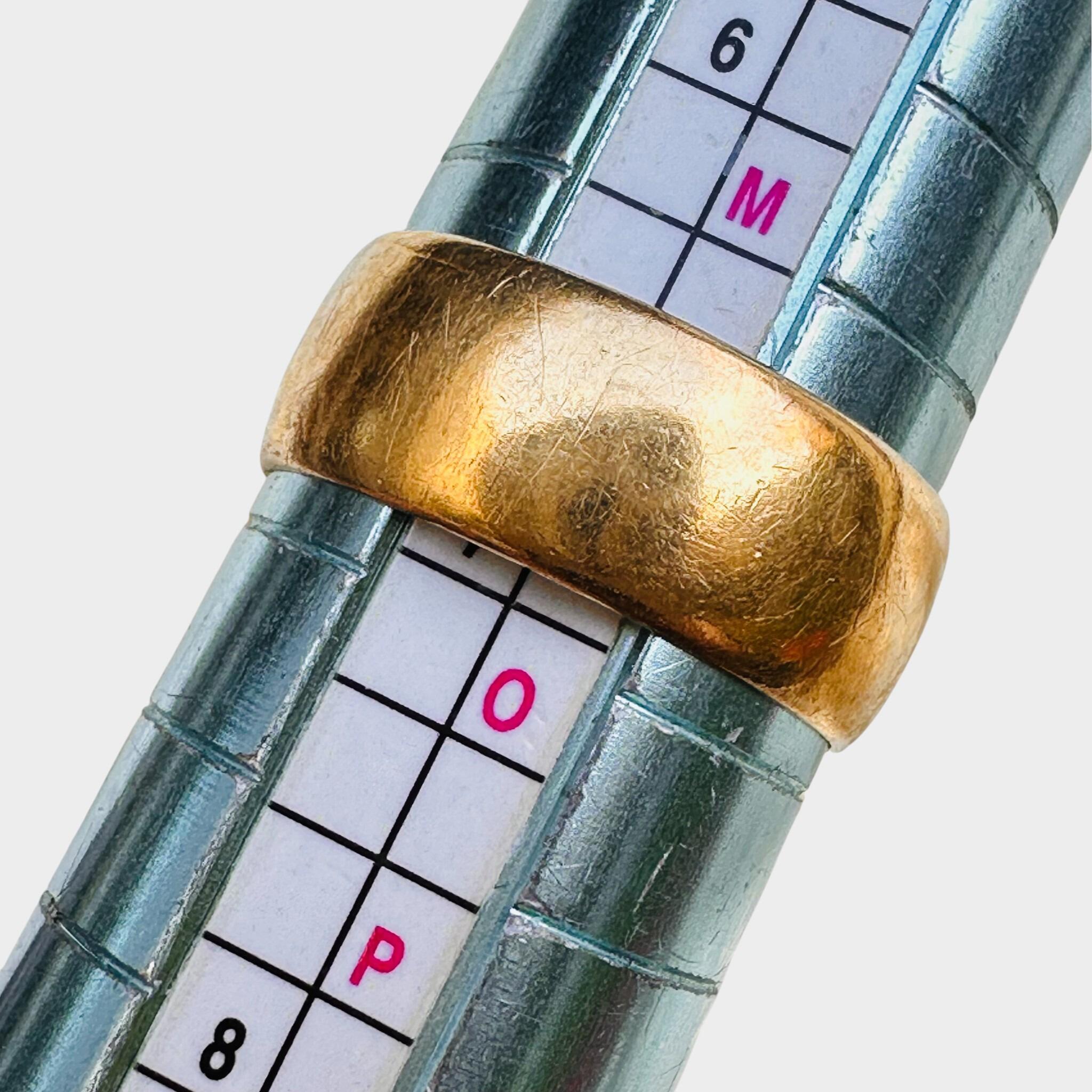 Vintage Solid 22ct Gold Wedding Ring, displayed on ring sizer.