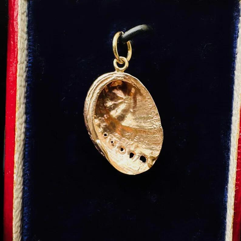 rear view of Vintage 9ct Rose Gold Ormer Shell Pendant | Double Sided Sea Snail Charm