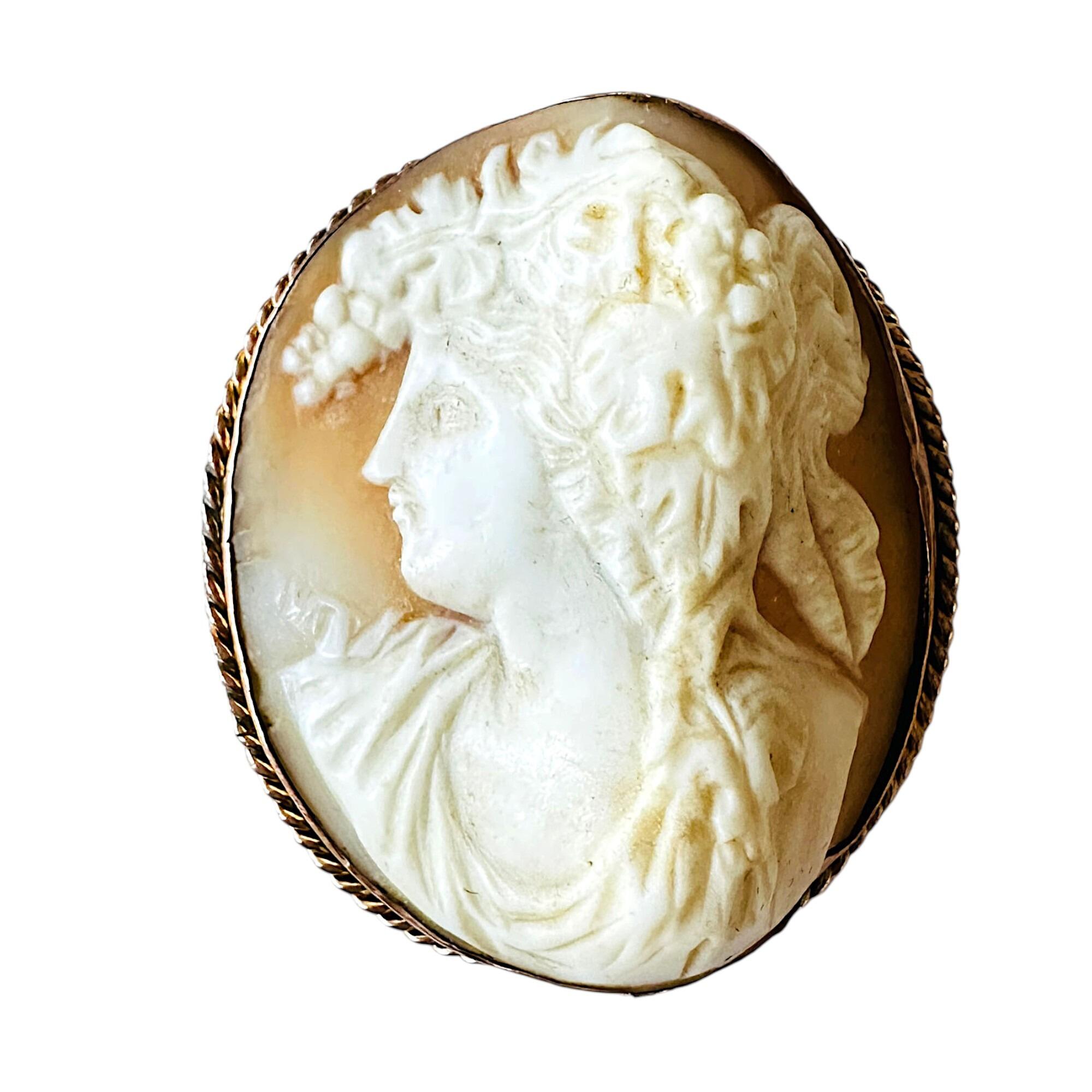 Victorian Bacchante cameo brooch in 9ct rose gold collet setting